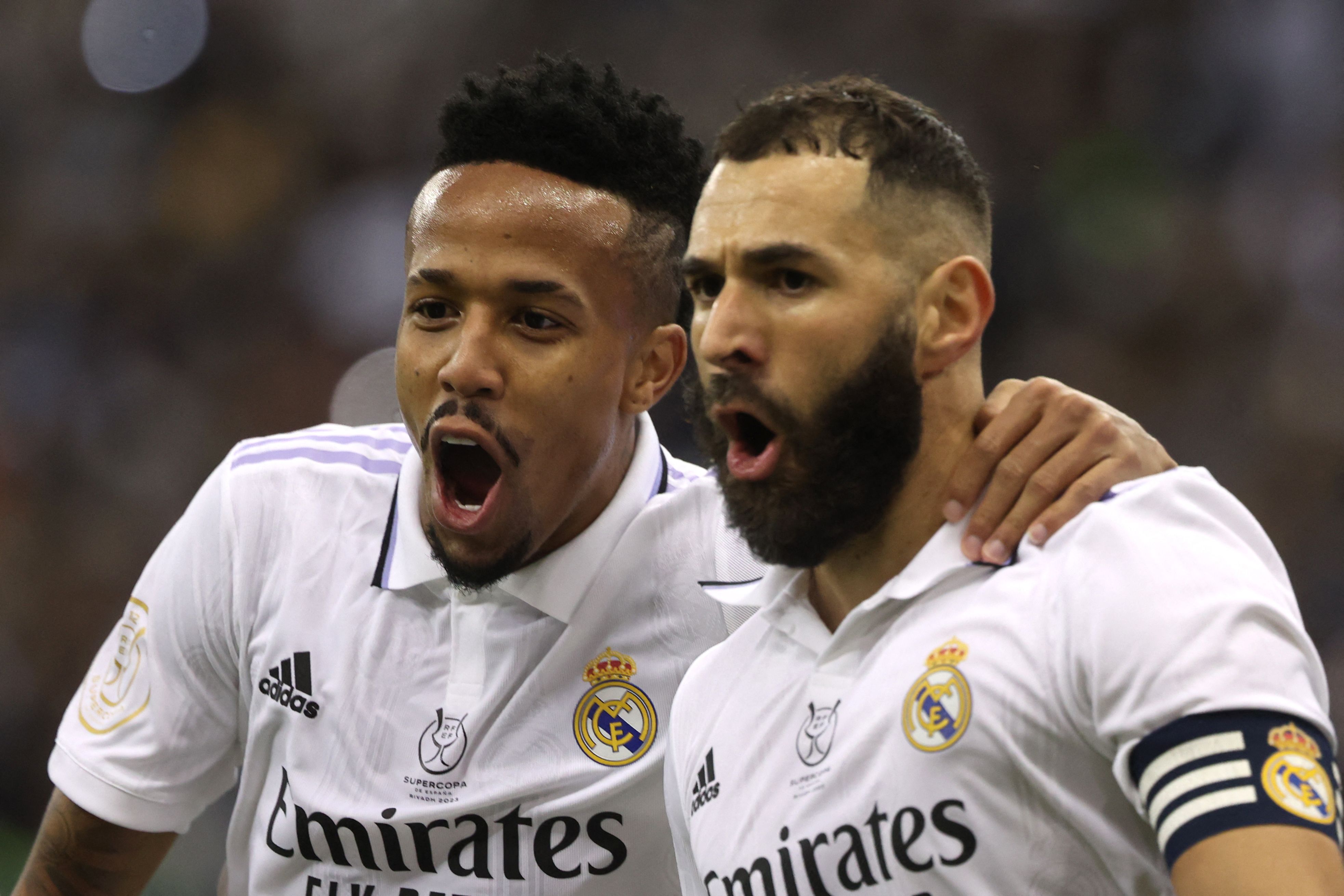 Duo pemain Real Madrid Karim Benzema (kanan) dan Eder Militao