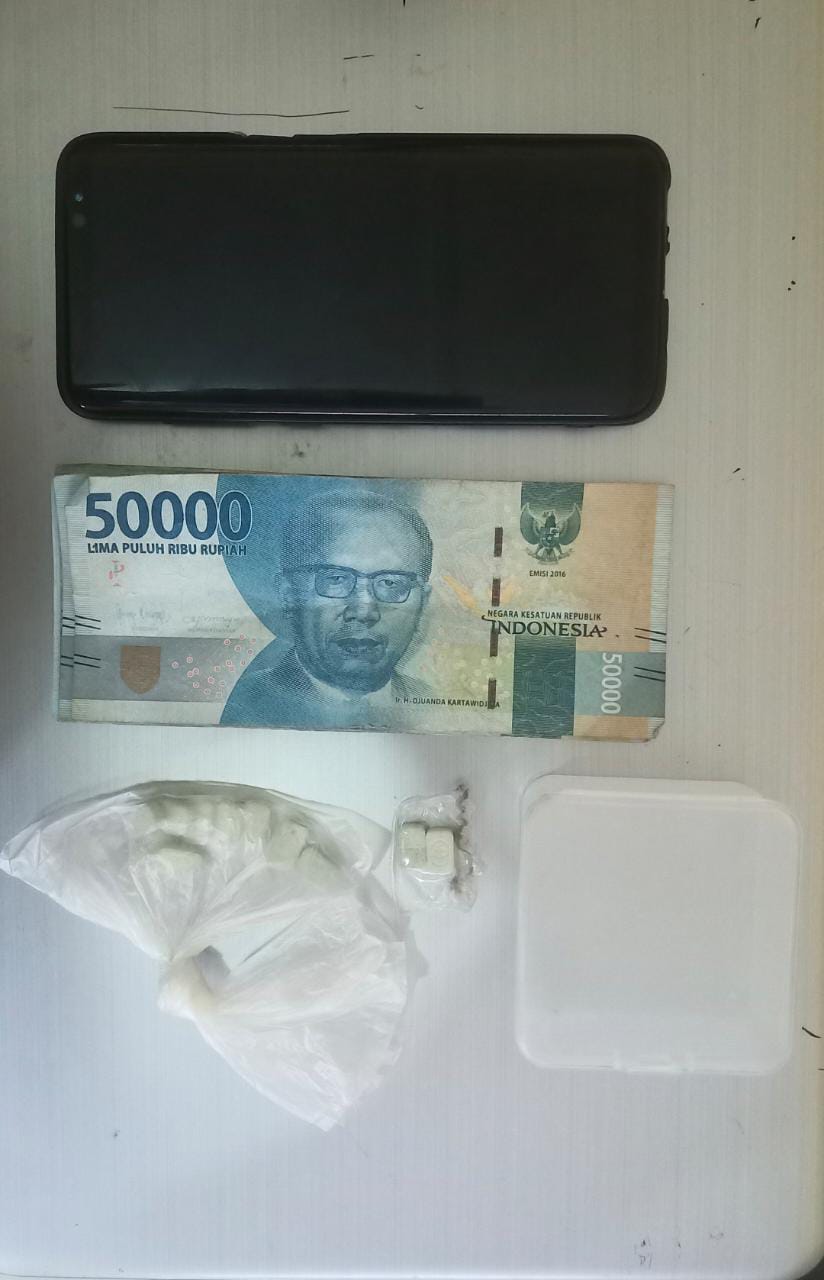 Sejumlah barang bukti yang disita Polres Tapanuli Utara dari pengedar ekstasi