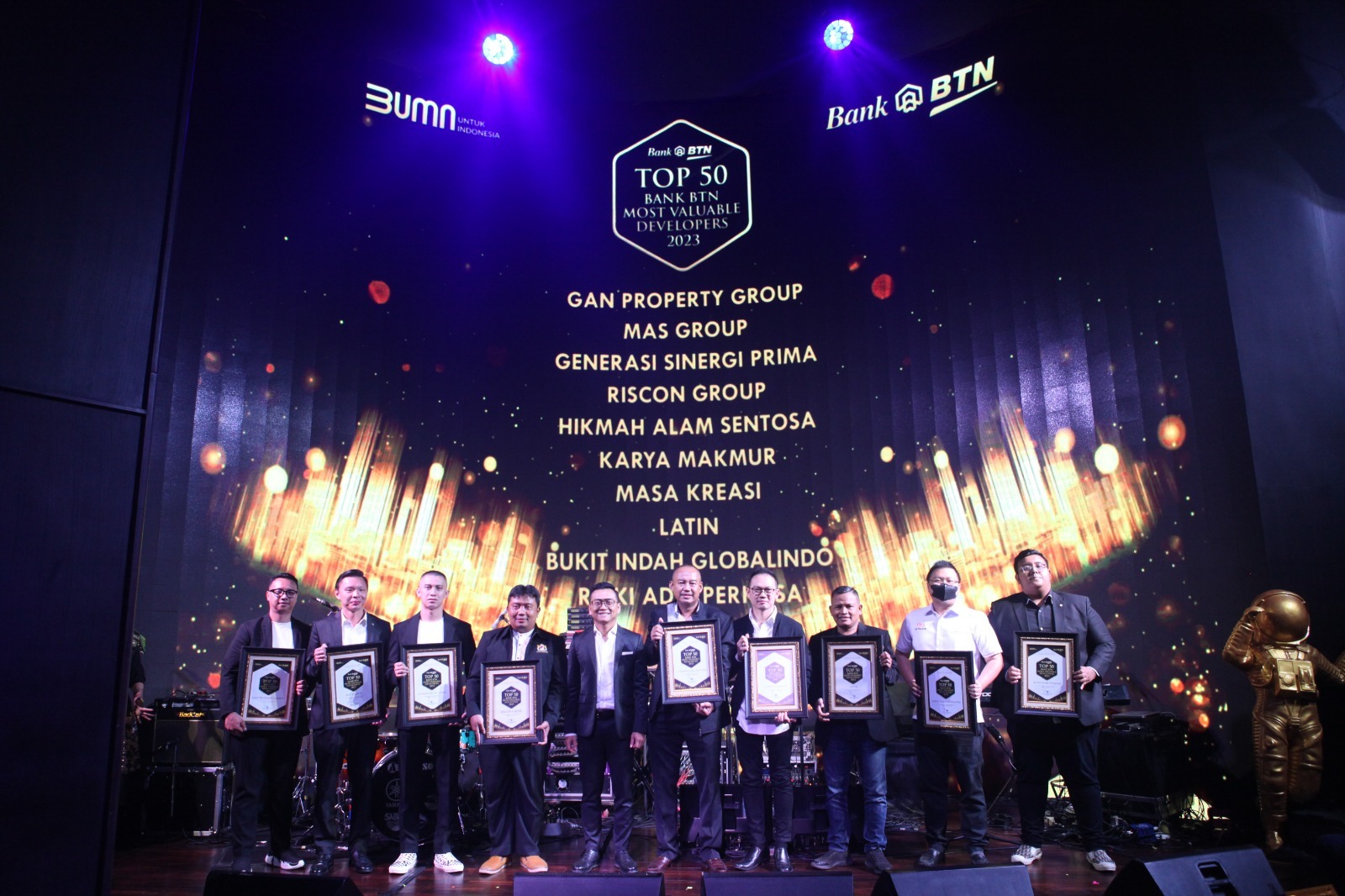 Sejumlah pengembang properti menerima anugerah Top 50 Bank BTN Most Valuable Developers 