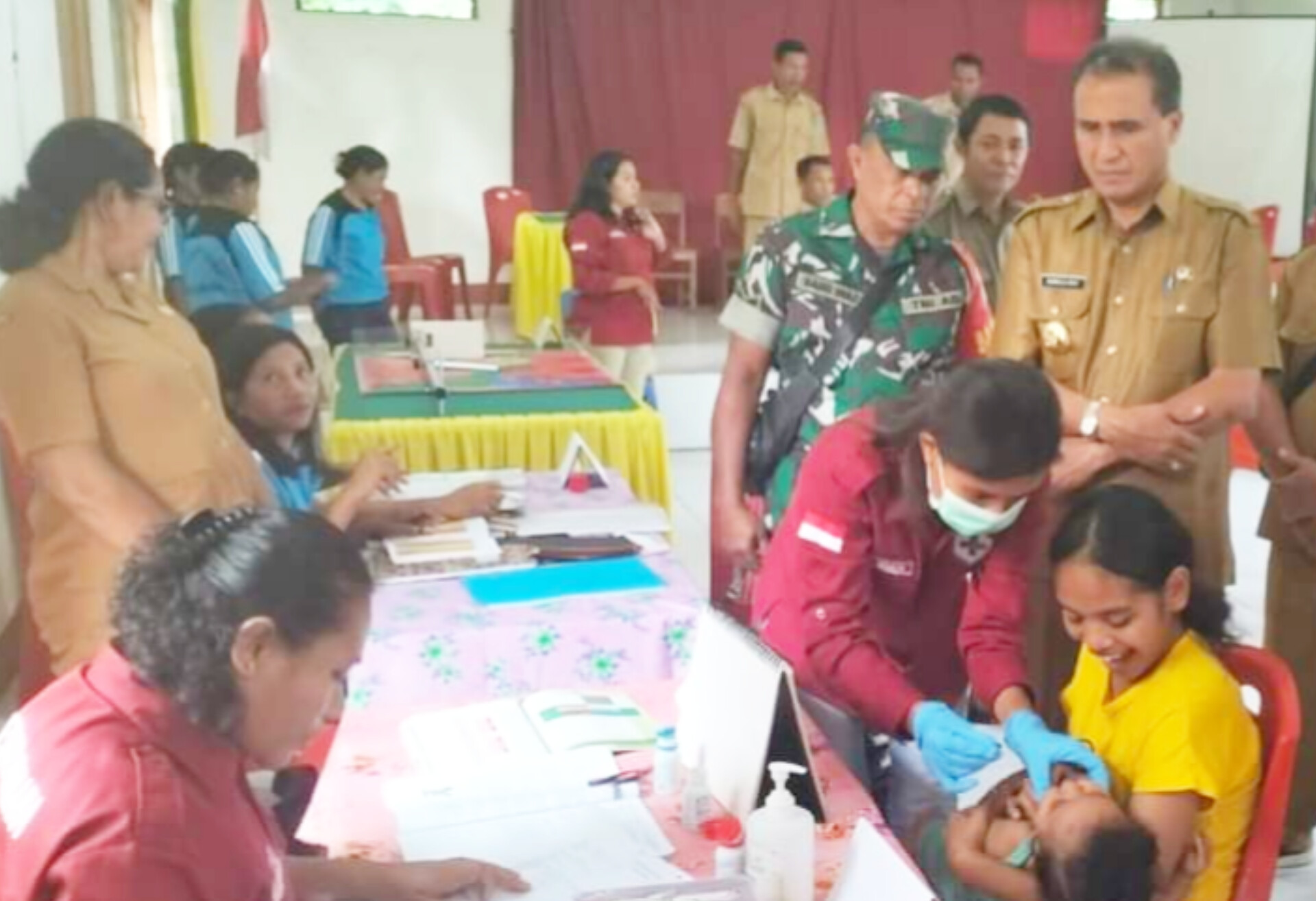 Penimbangan anak untuk mengetahui dan menekan stunting di Kabupaten Flores Timur, NTT.