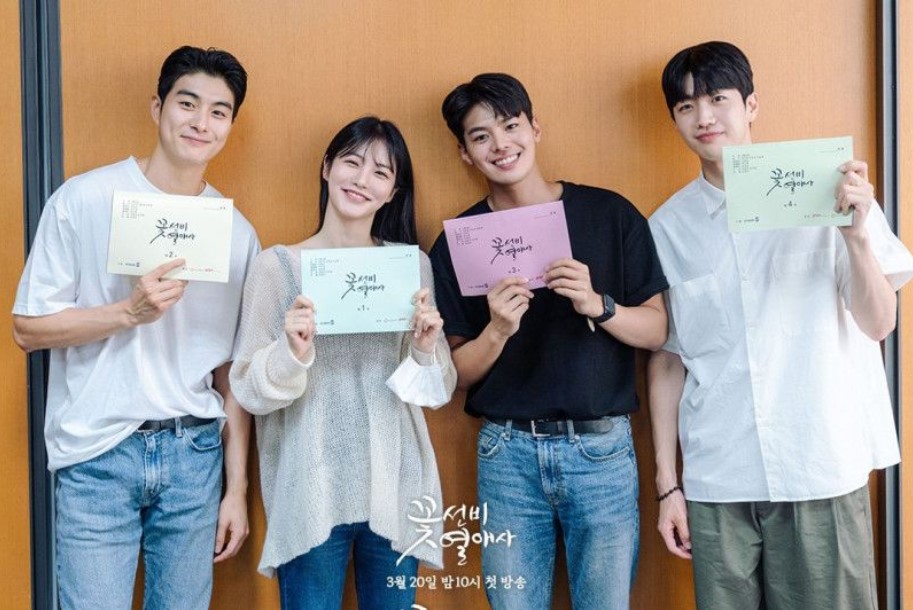 Para pemeran serial drama Korea The Secret Romantic Guesthouse