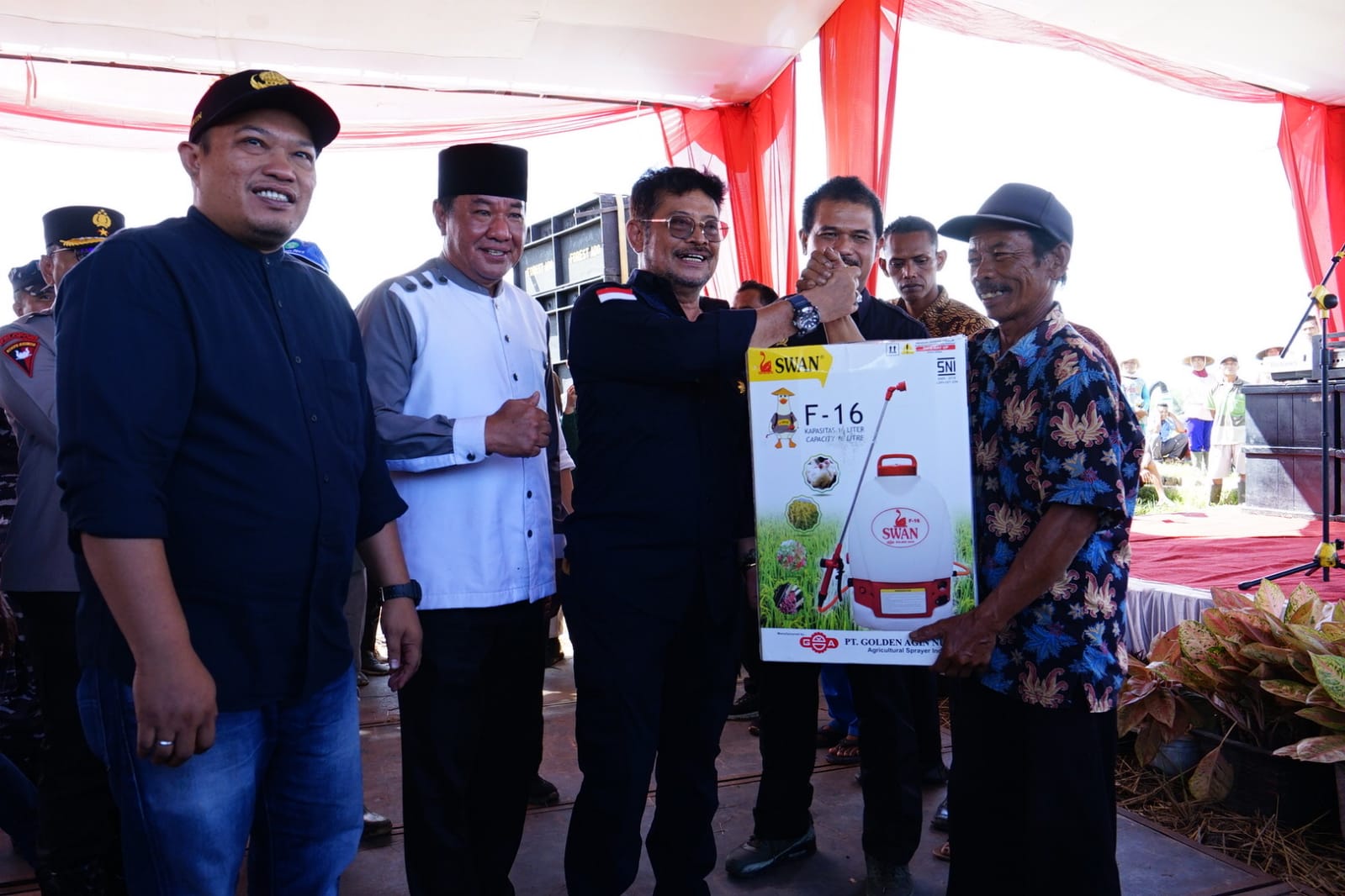 Mentan SYL dalam panen raya di Bengkulu