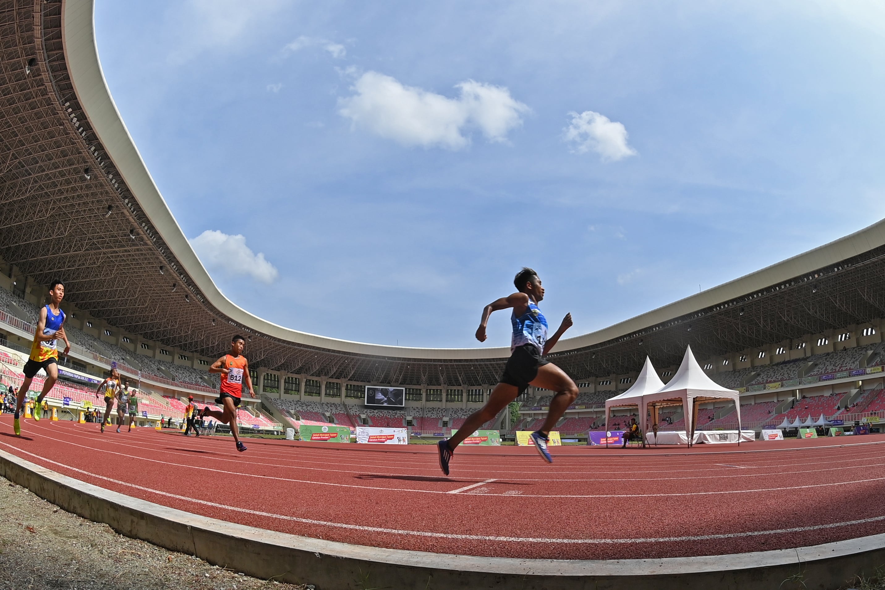 Potret sejumlah pelari saat berkompetisi.