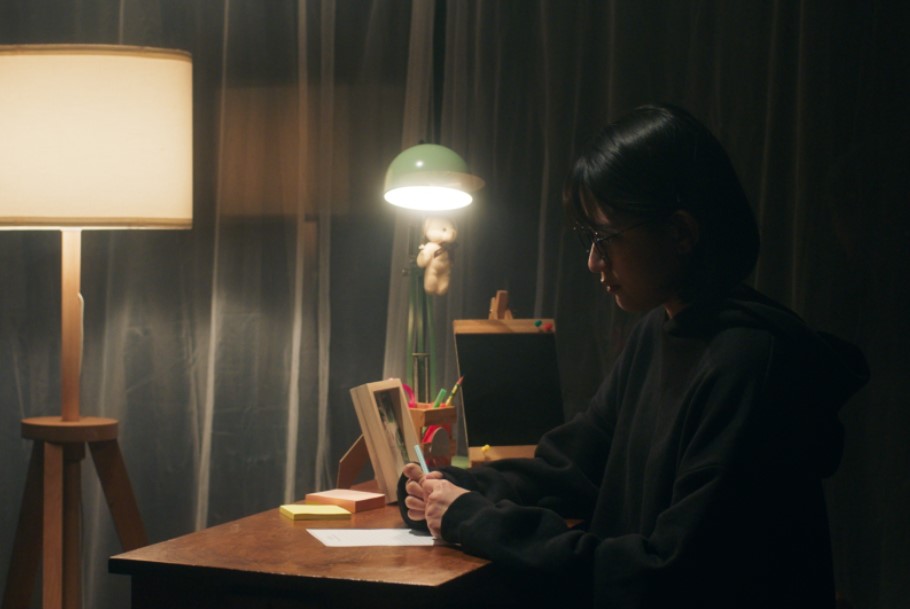 Cuplikan adegan dari film Dalam Berpisah Kita Bersama