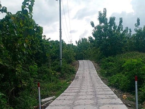 Pembangunan jalan di Bojonegoro.