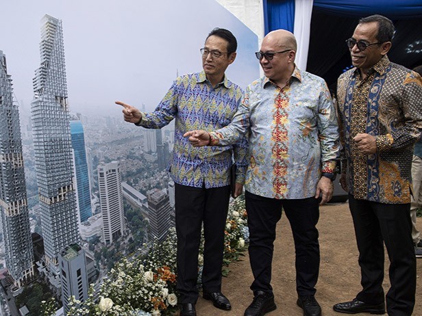 Pengembangannya dilakukan oleh Mitsubishi Estate., Co. Ltd sebagai pengembang properti terbesar di Jepang.