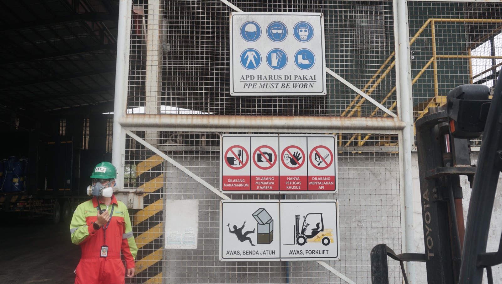 Suasana kerja di lokasi PT PPLI