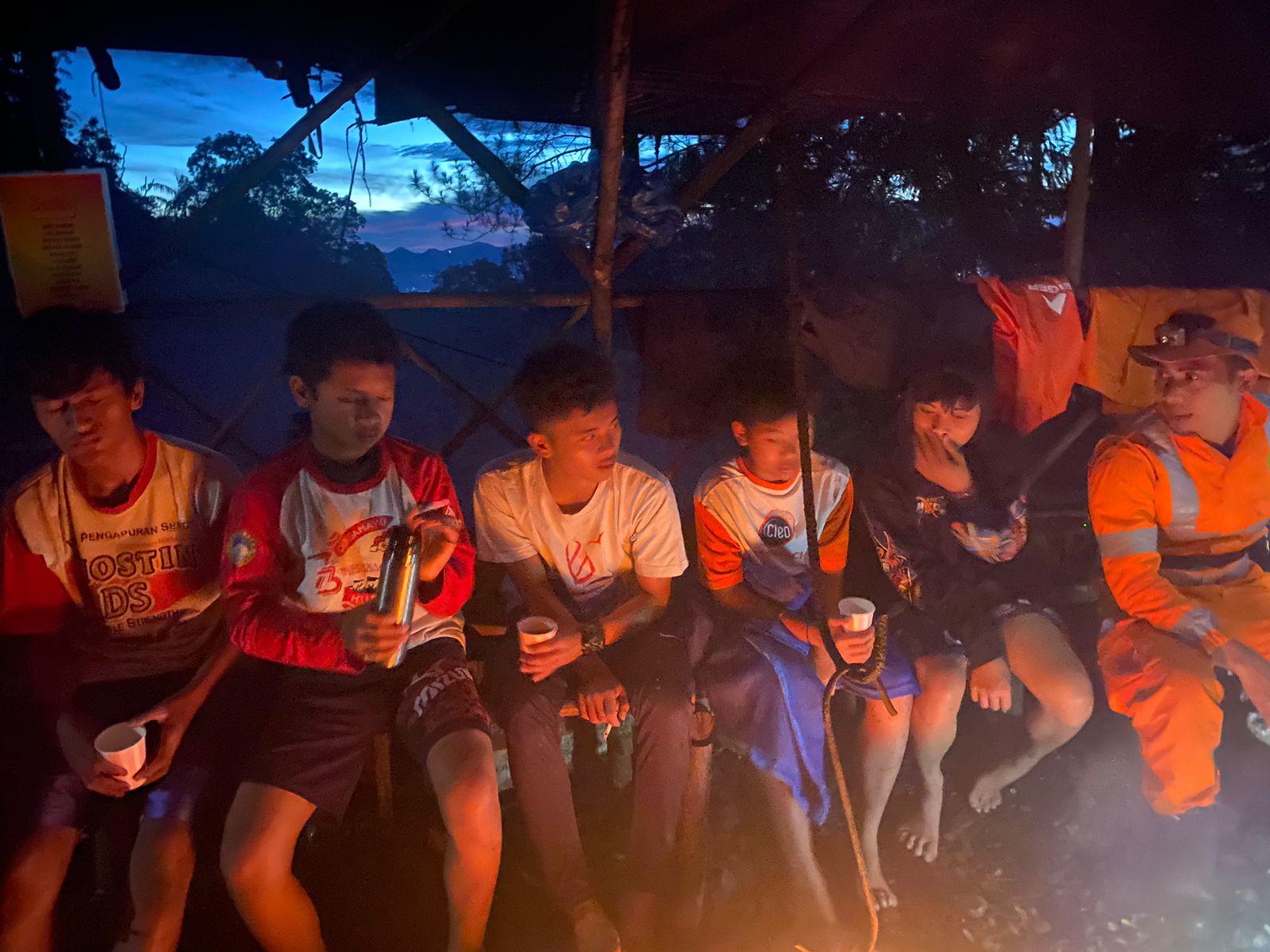 Lima remaja pendaki yang tersesat di Gunung Galunggung berhasil ditemukan Tim Sar Gabungan