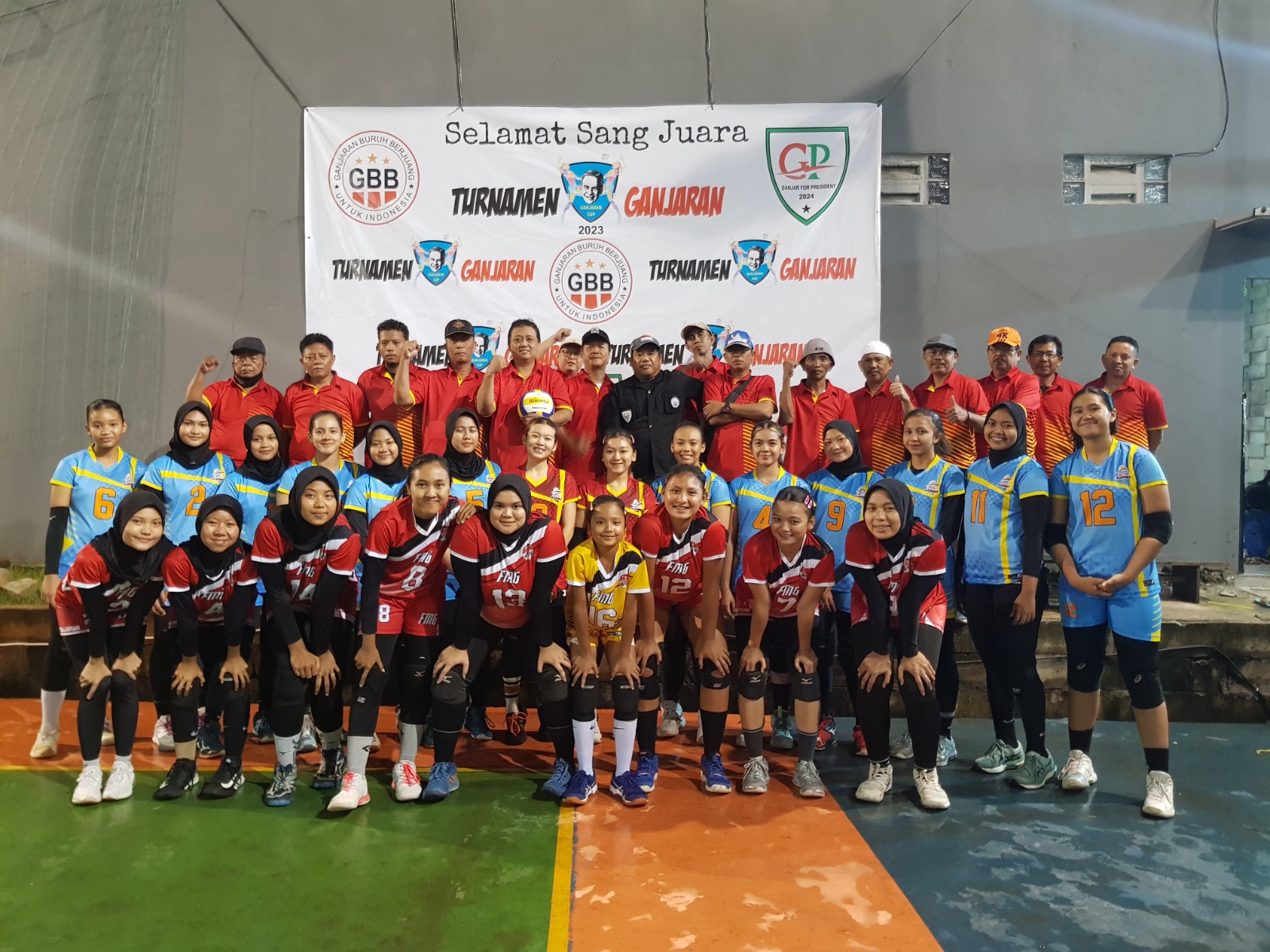 KOMUNITAS Ganjaran Buruh Berjuang (GBB) menggelar Turnamen  Voli Putri, di Jatinegara, Jakarta Timur.