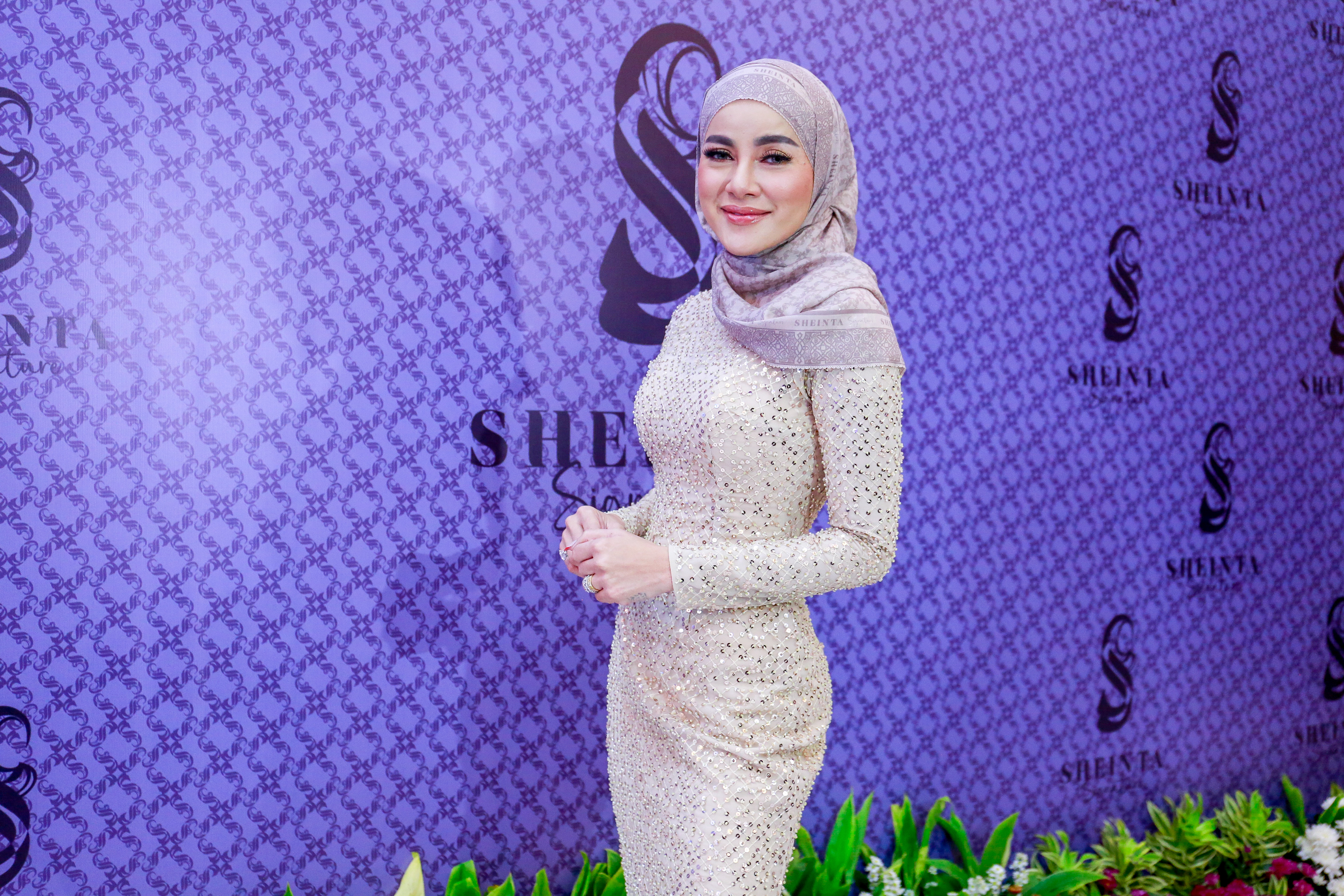 Artis dan model Olla Ramlan menjadi brand ambassador produk fesyen muslim.