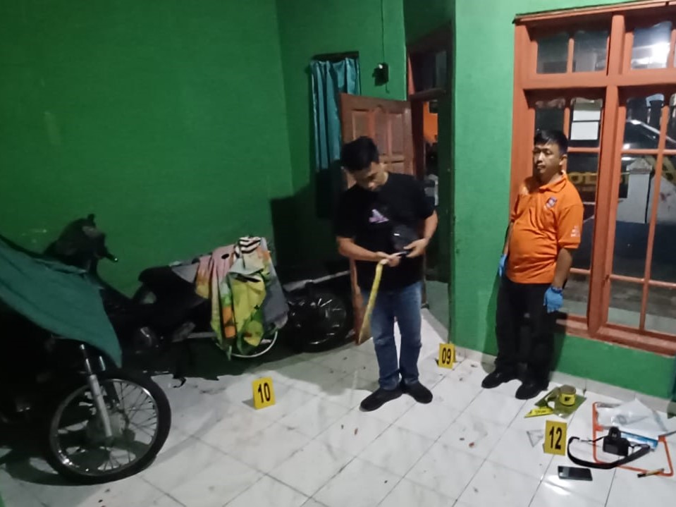 Teganya, Adik Bunuh Kakak Kandung Pakai Pisau Dapur