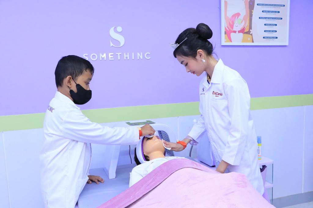 Establishment Somethinc Aesthetic Clinic sebagai salah satu wadah profesi ahli kecantikan di KidZania Jakarta.