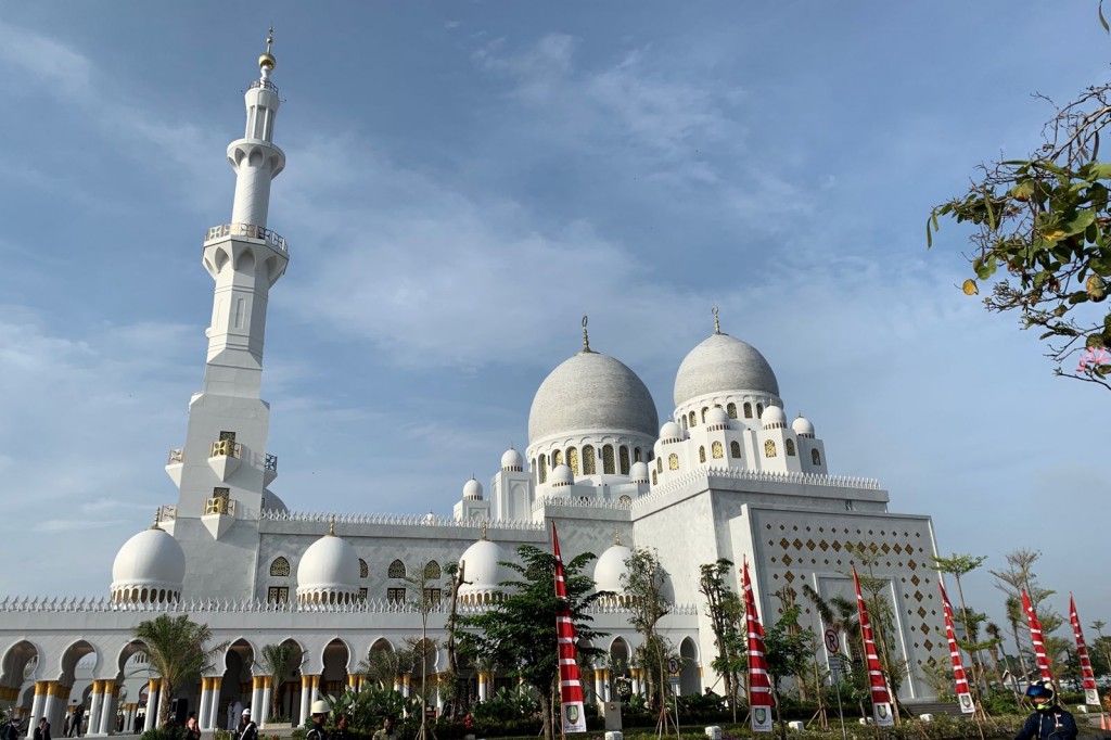 Masjid Syeikh Zayed Surakarta, Jawa Tengah, resmi dibuka untuk masyarakat umum, Selasa (28/2).