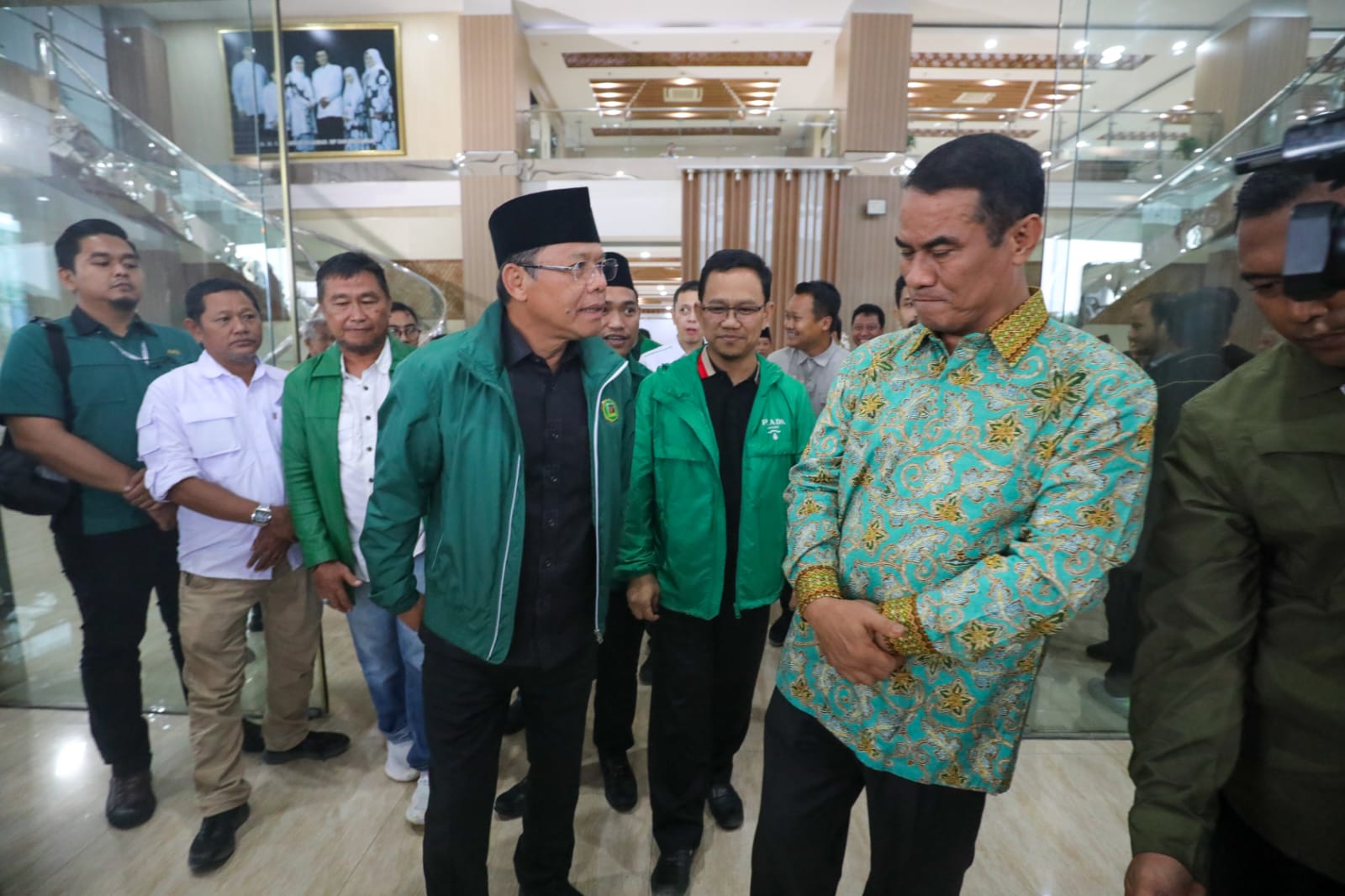 Plt Ketua Umum PPP, Muhamad Mardiono, bersilaturahmi dengan mantan Menteri Pertanian (Mentan) Andi Amran Sulaiman, di Makassar, Sulsel