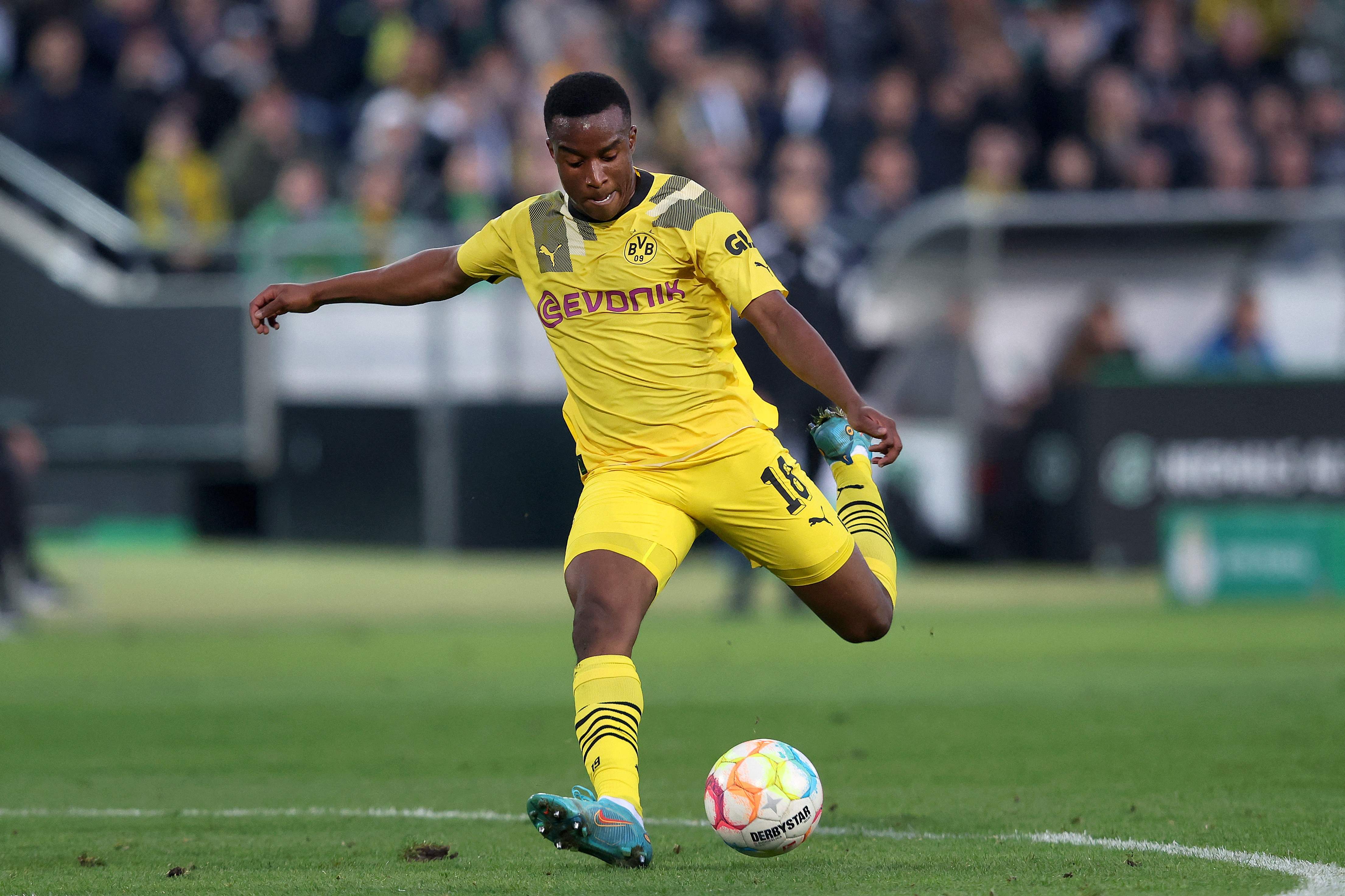 Penyerang Borussia Dortmund Yousoufa Moukoko