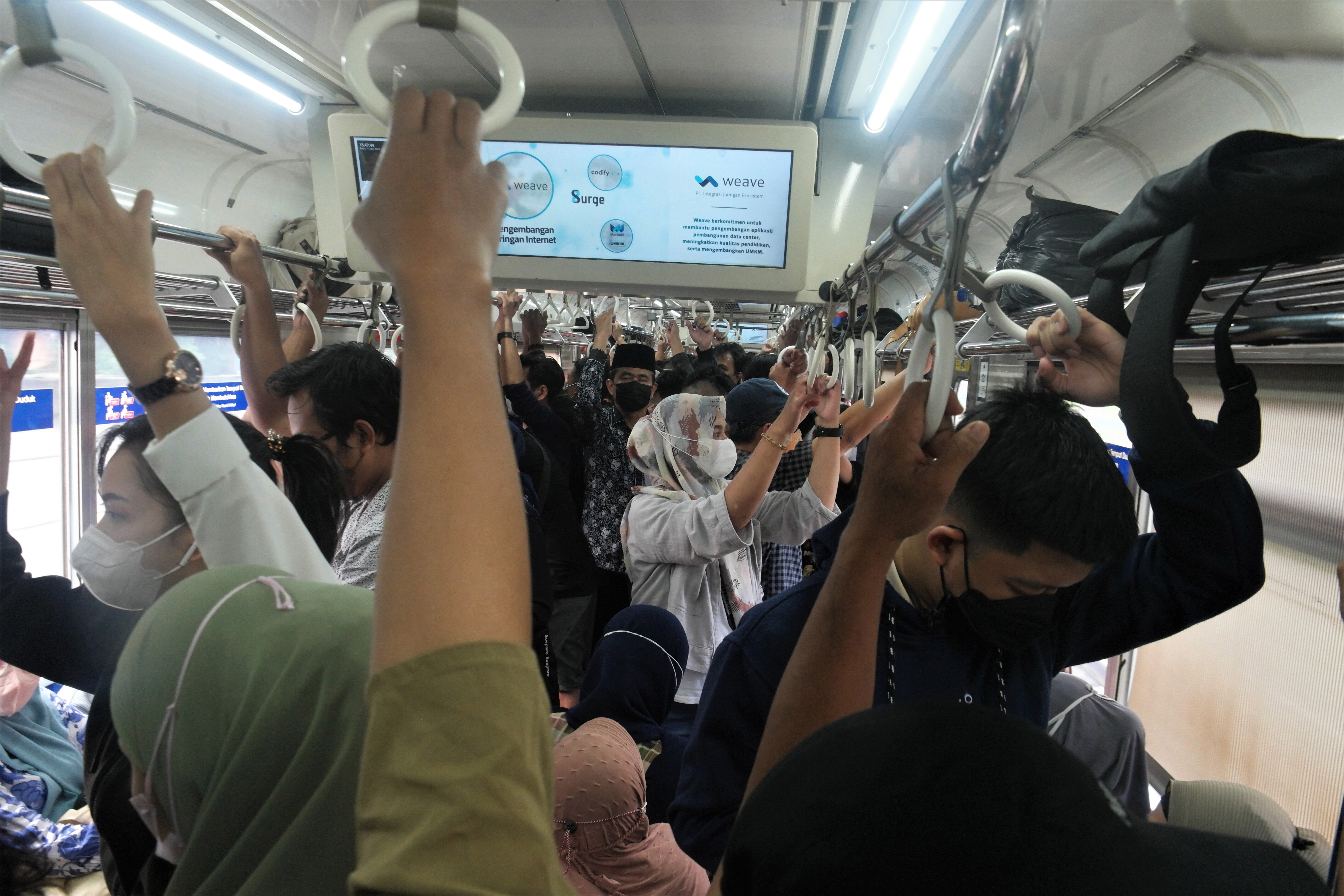 Penumpang KAI Komuter Tembus Lebih Dari Delapan Juta