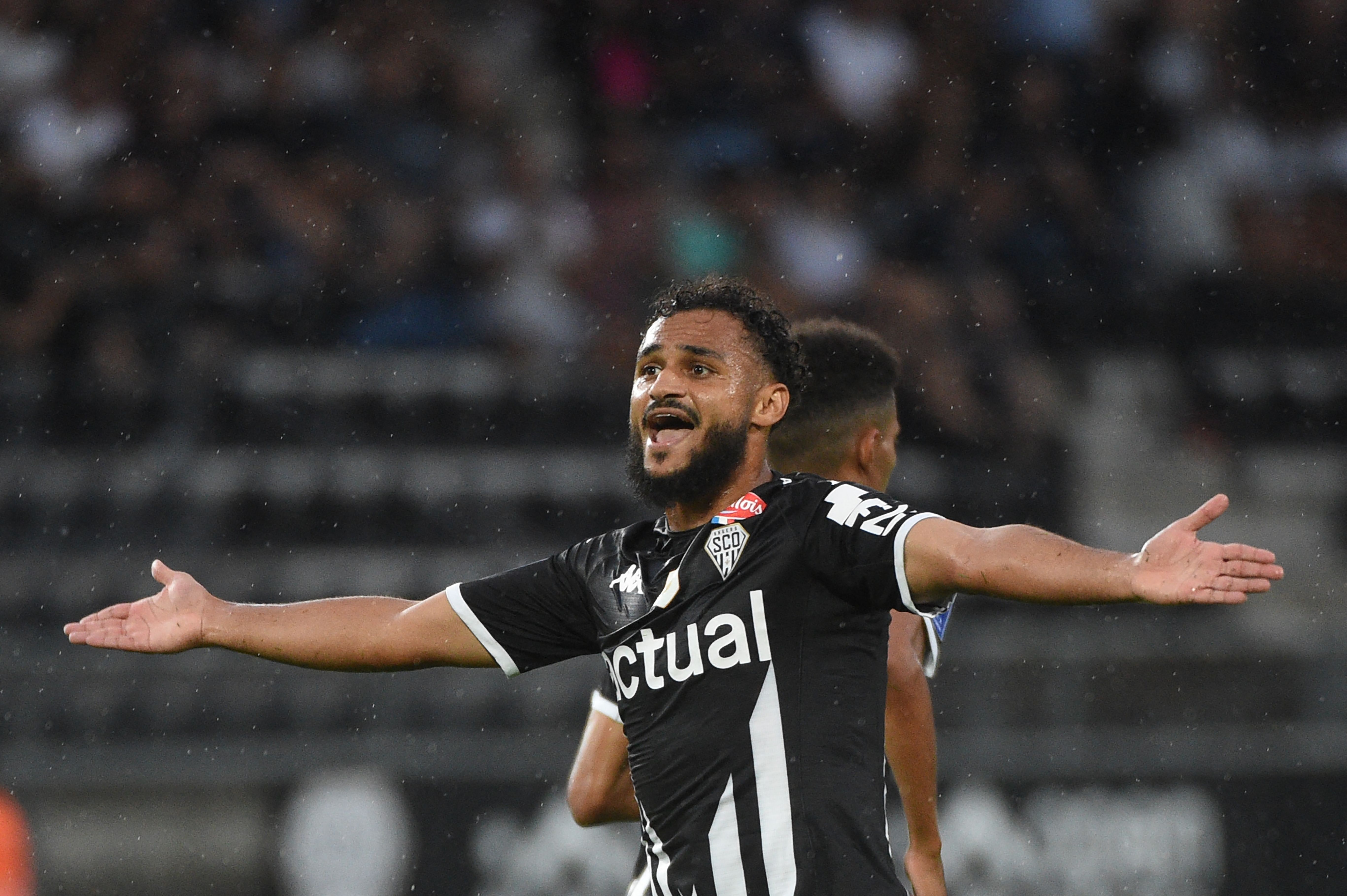 Gelandang Angers Sofiane Boufal