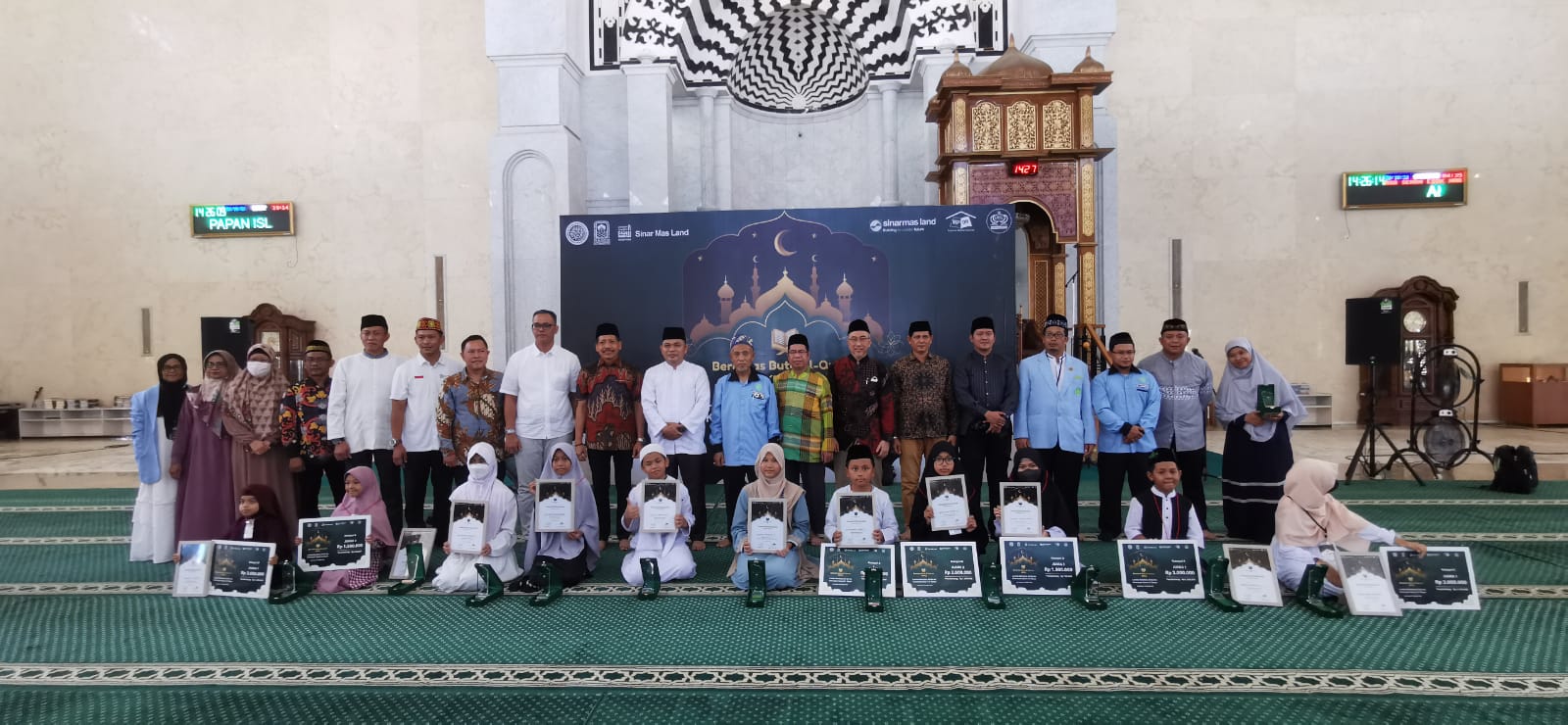 Yayasan Muslim Sinar Mas Land menggelar lomba baca Al-Qur'an di Masjid Madinatul Iman, Islamic Center Balikpapan, Kaltim.