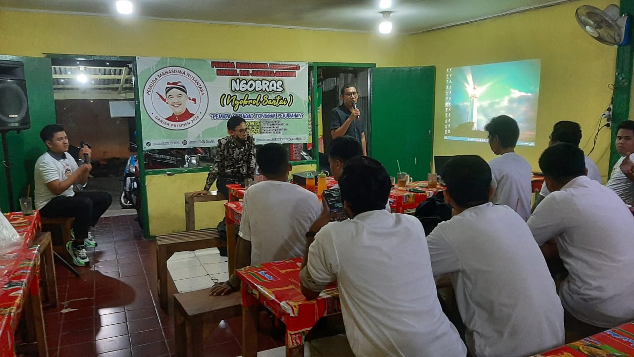 Pemuda Mahasiswa Nusantara (PMN) DKI Jakarta gelar 'Ngobras' dan memberikan bantuan alat olahraga bagi anak muda di Pondok Aren, Tangsel