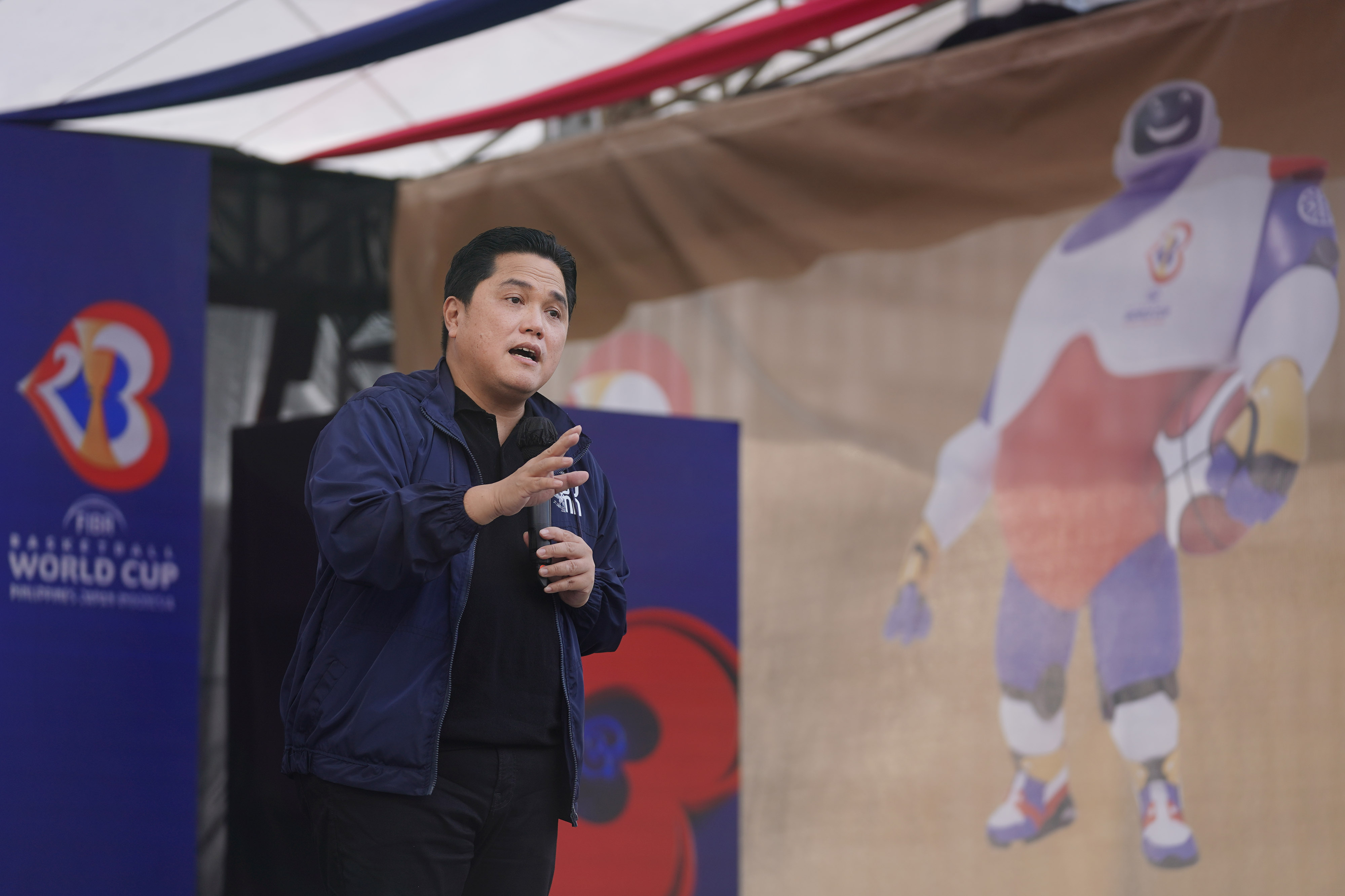 Erick Thohir menyampaikan kata sambutan pada Peluncuran Maskot Piala Dunia Bola Basket FIBA 2023, 30 Juli 2022 lalu.