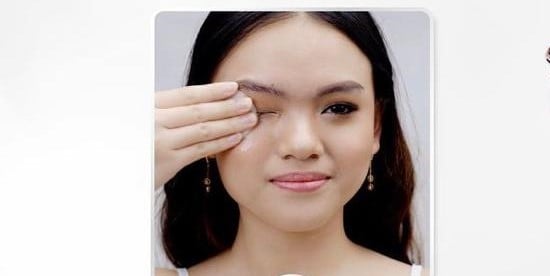 Pembersih wajah yang lembut saja tidak cukup pada area kulit yang sensitif. Pembersih wajah harus efektif mengangkat makeup, dan kotoran.