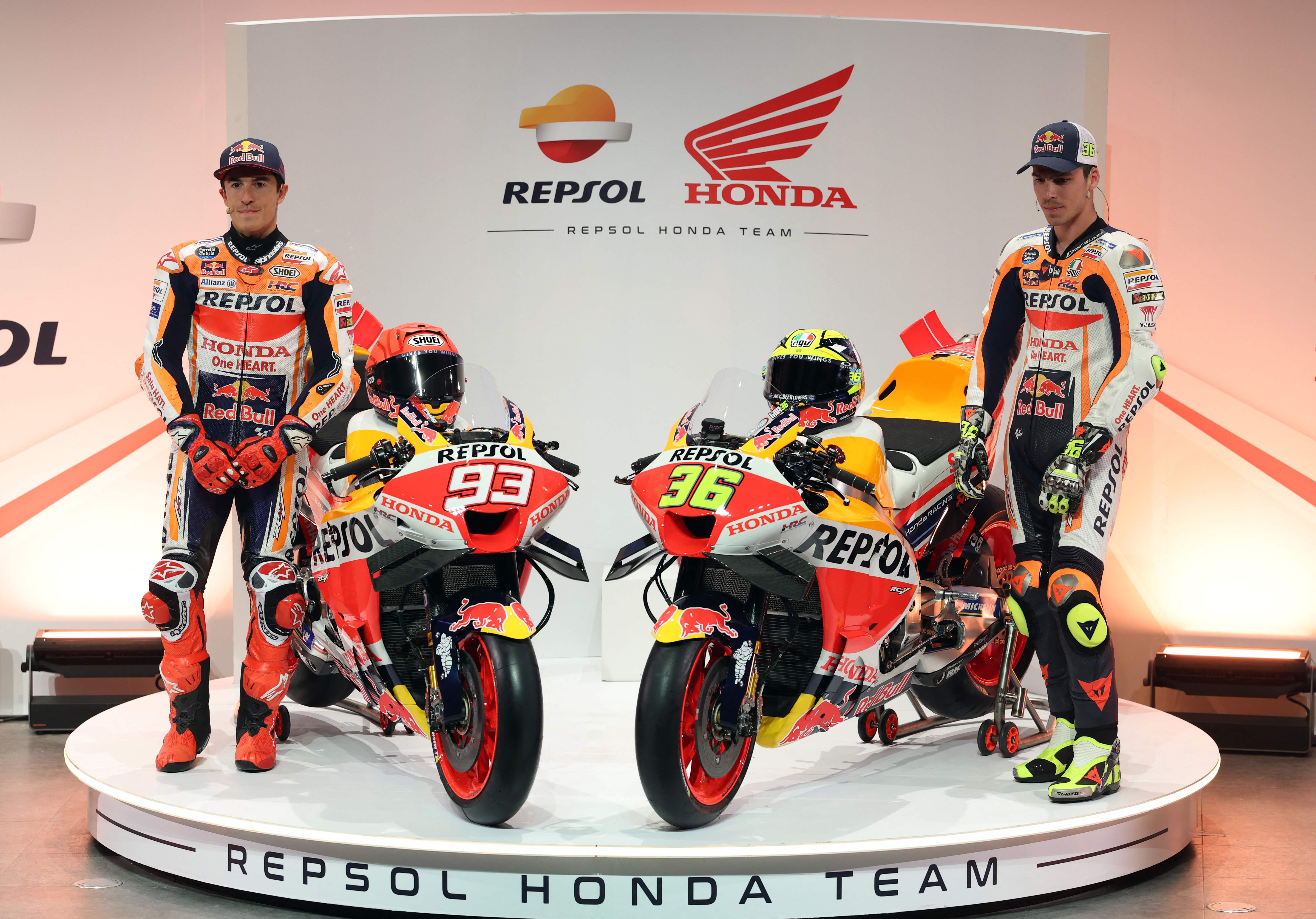 Pembalap tim Repsol Honda, Marc Marquez (kiri) dan Joan Mir 