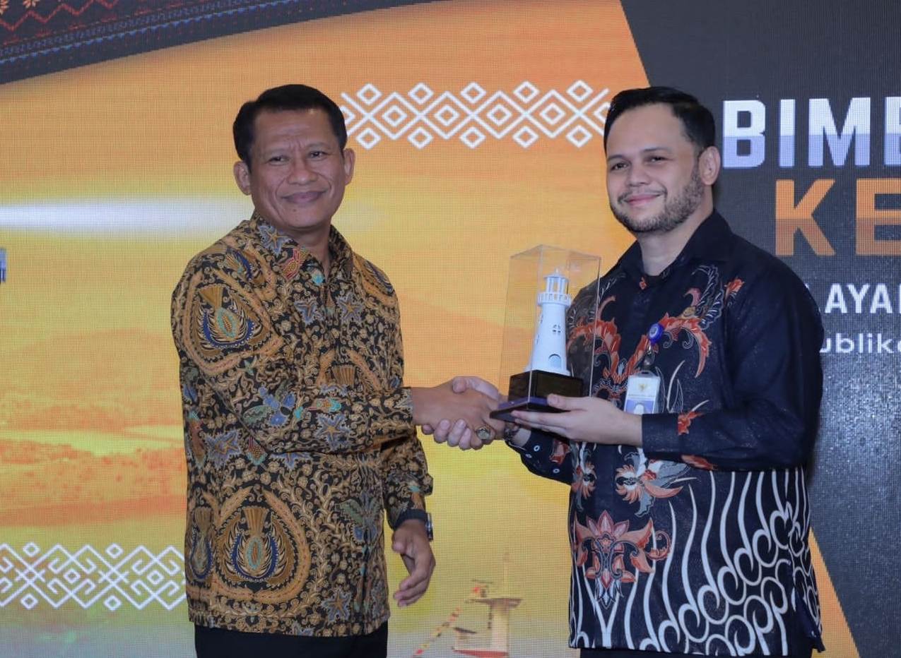 Kadisnav Belawan, Arif Muljanto (kiri) bersama Wisnu Wardana Kabag Organisasi dan Humas Ditjen Hubla (kanan).