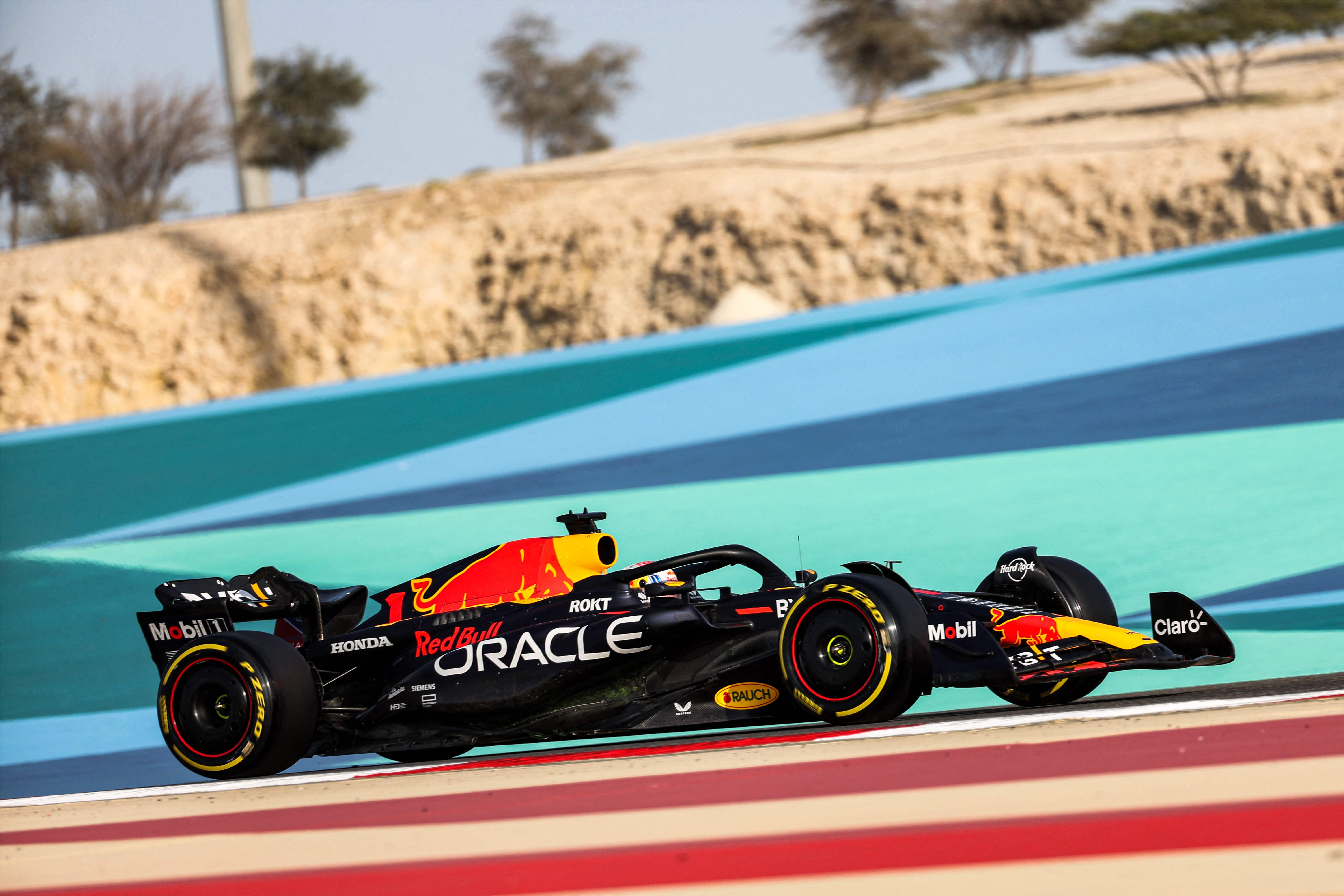 Pembalap Red Bull Max Verstappen saat melakoni tes pramusim di Sirkuit International Bahrain, Kamis (23/2).