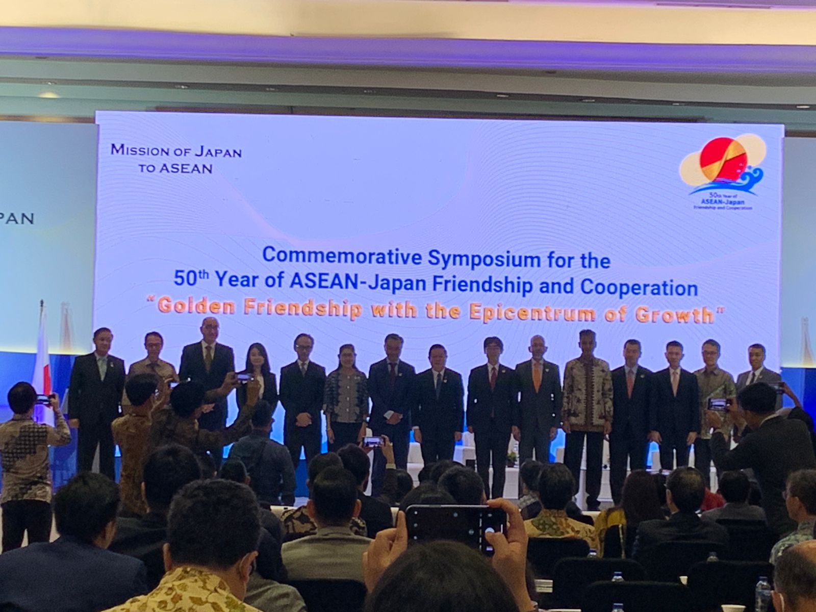 Simposium Peringatan 50 Tahun Persahabatan dan Kerjasama ASEAN-Jepang.