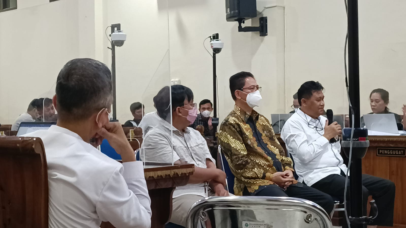 Rektor Unri mengaku membawa ratusan mahasiswa titipan seperti terdakwa mantan Rektor Unila Karomani, dalam sidang  di PN Tanjungkarang, Kami