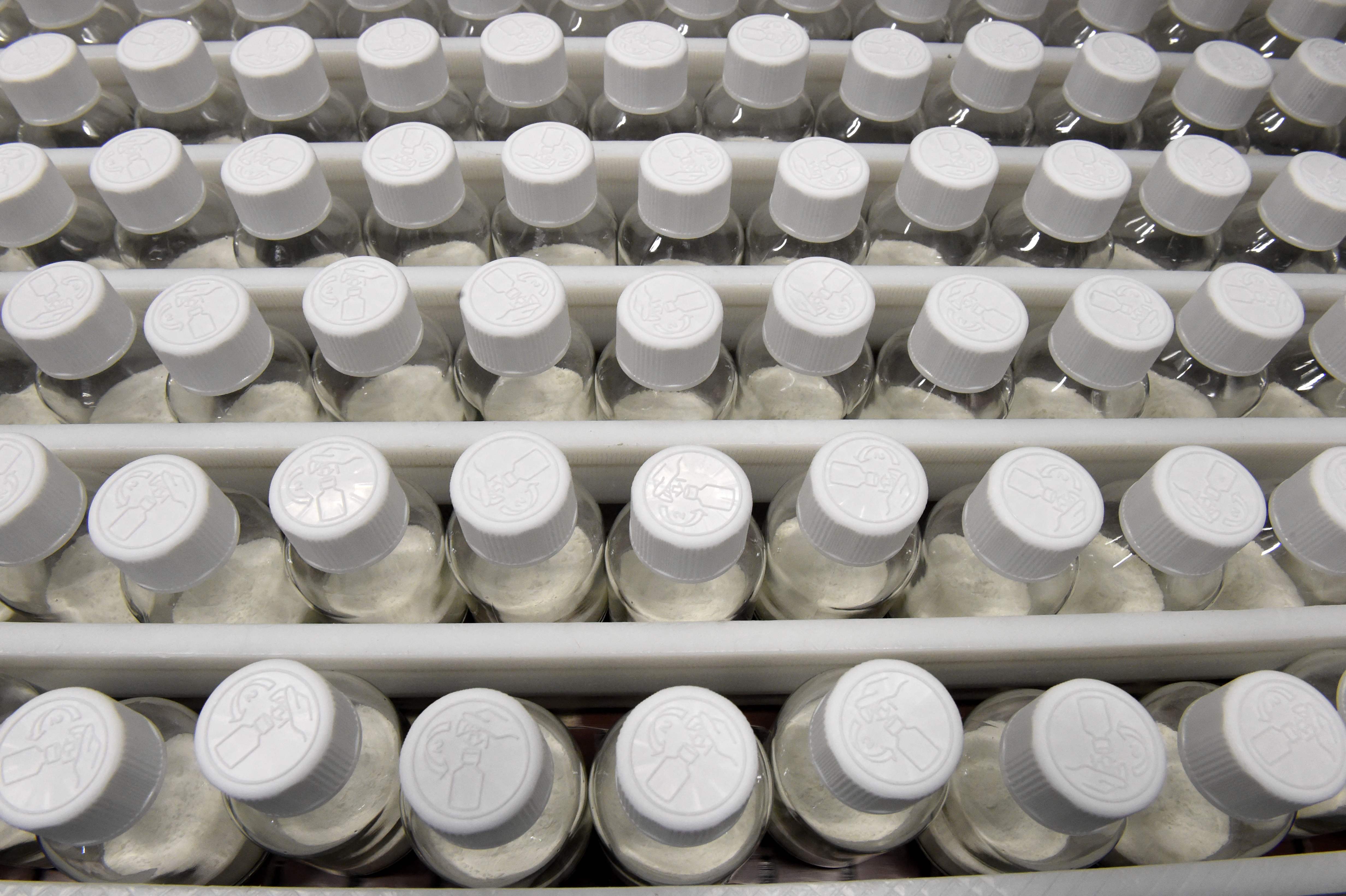 Ilustrasi sampel obat yang melewati pengujian laboratorium.