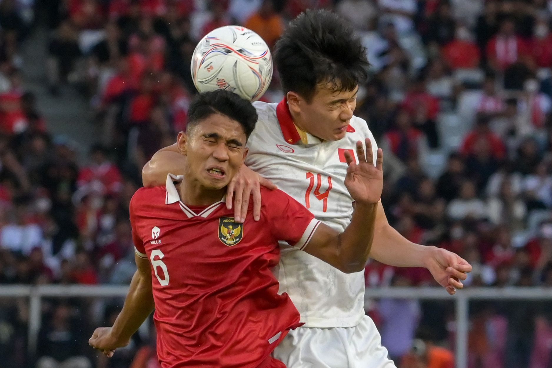 Pemain timnas Indonesia Marselino Ferdinan (kiri)