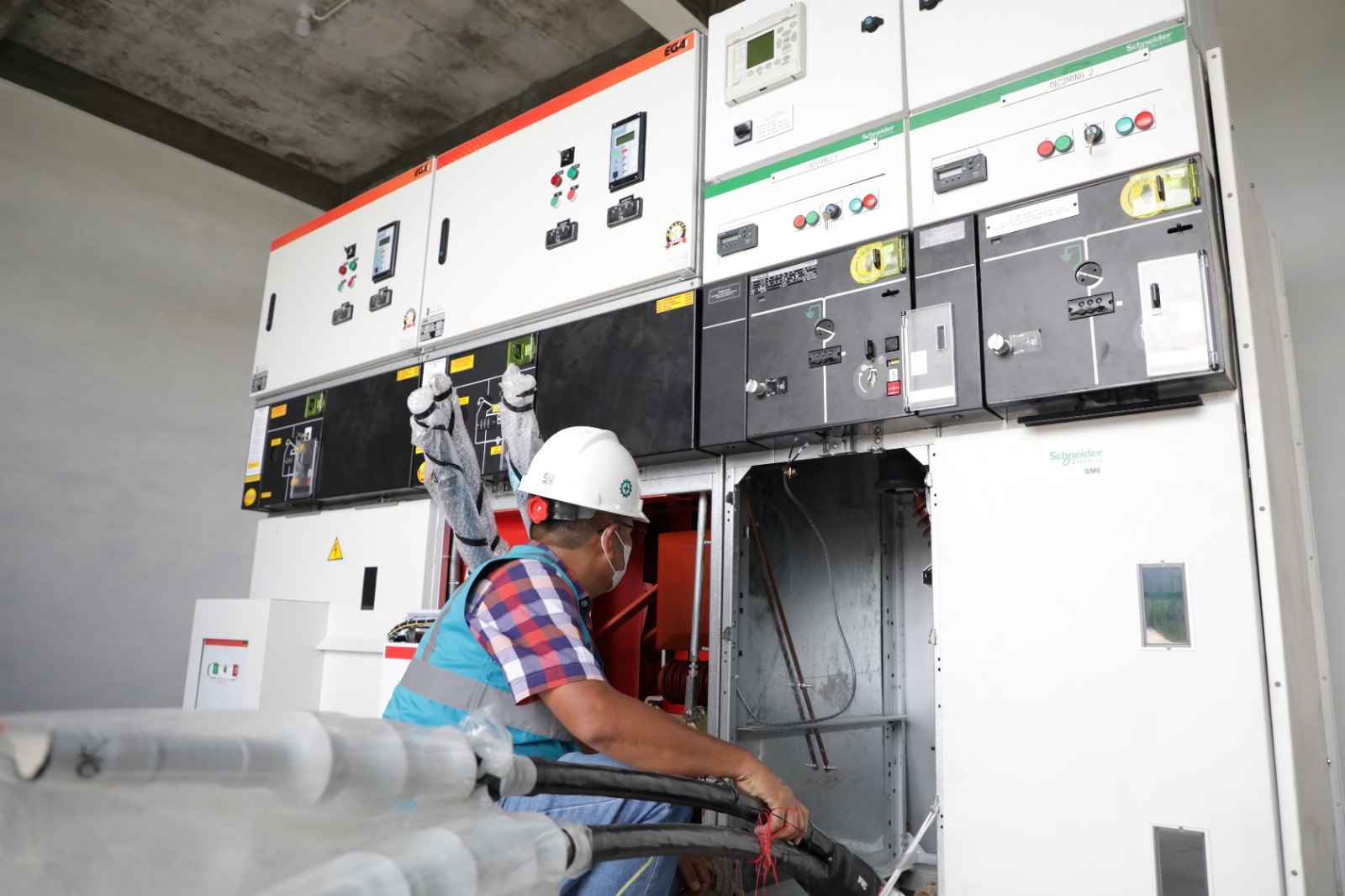 PLN  Unit Induk Distribusi Sumut menyiapkan suplai listrik menggunakan Energi Baru Terbarukan (EBT) di ajang F1 Powerboat di Danau Toba