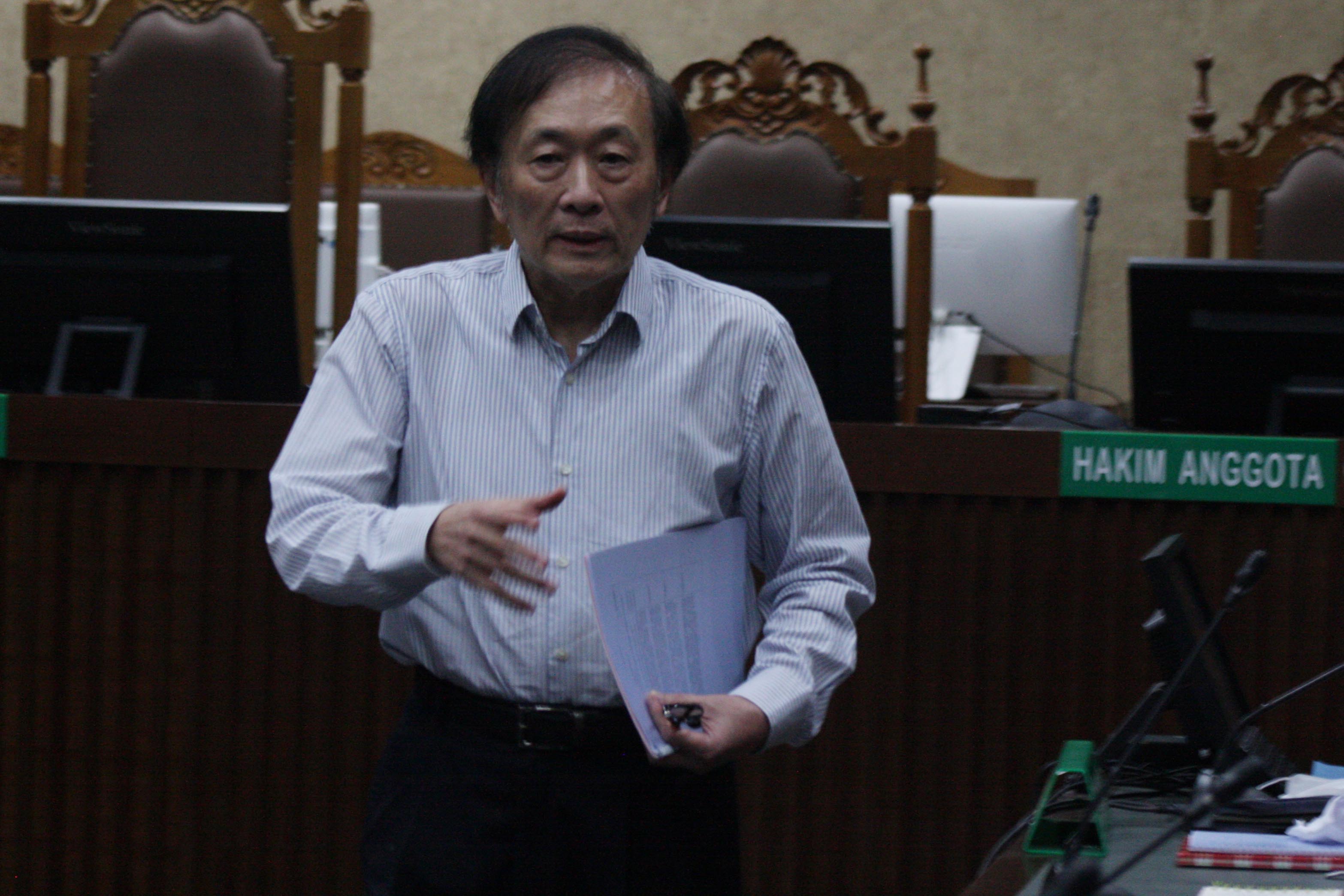 Pemilik PT Duta Palma Group Surya Darmadi setelah membacakan pledoi di Pengadilan Tipikor, Jakarta, kamis (15/2)