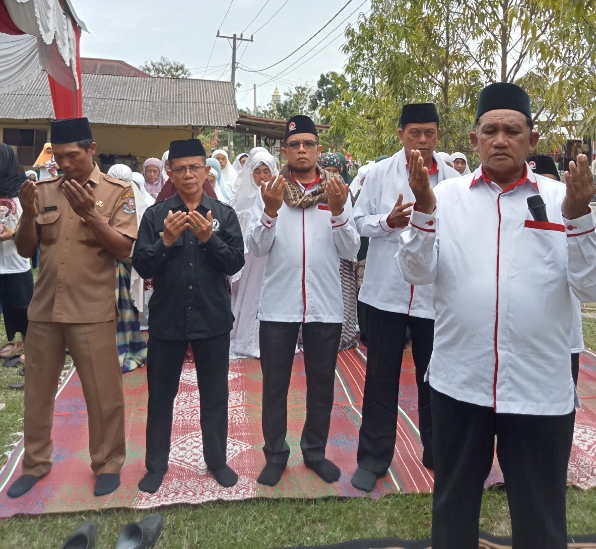 Sukarelawan Usbat Ganjar Sumut menggelar doa bersama dan istighosah serta shalat ghaib untuk korban gempa bumi di Turki, Kamis (9/2/2023)