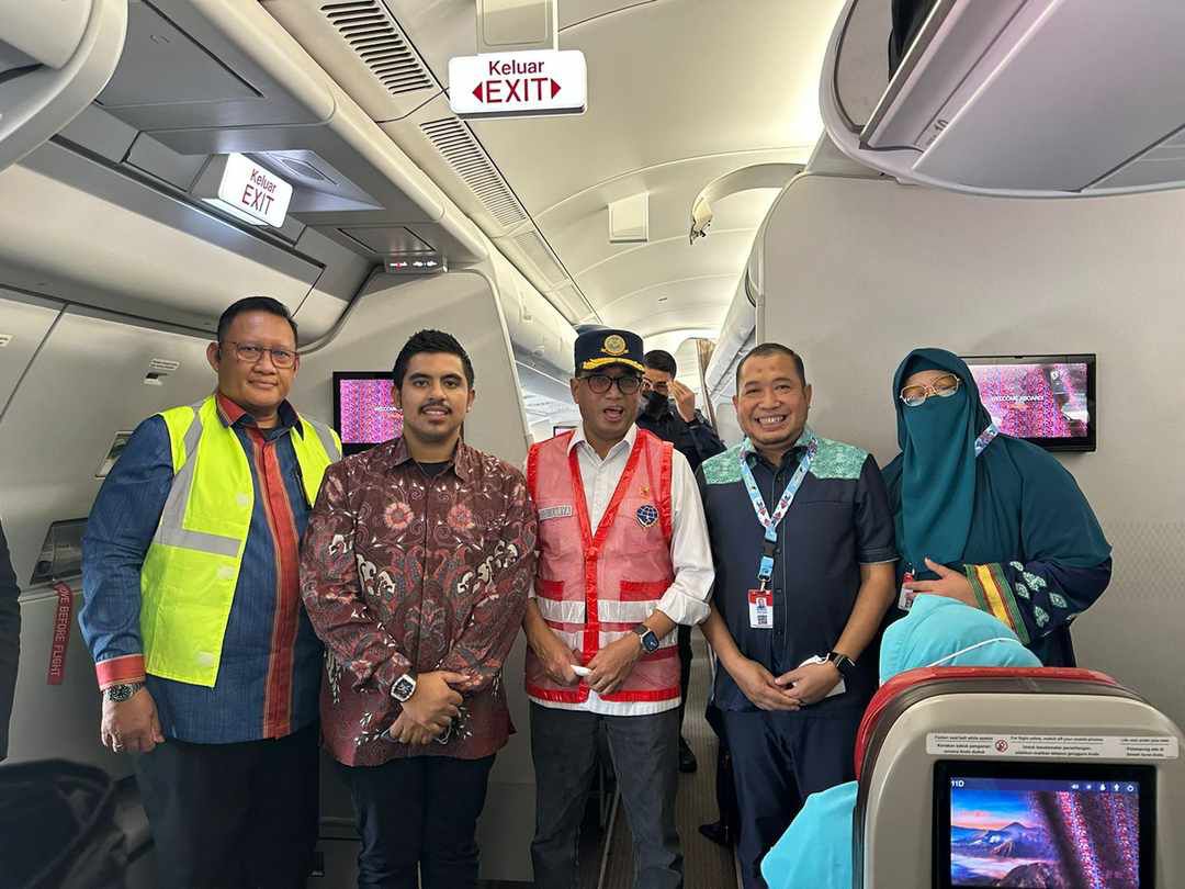 BANDARA KERTAJATI: Menhub Budi Karya Sumadi melepas sebanyak 375jemaah umroh yang di berangkatkan melalui Bandara Kertajati di Majalengka