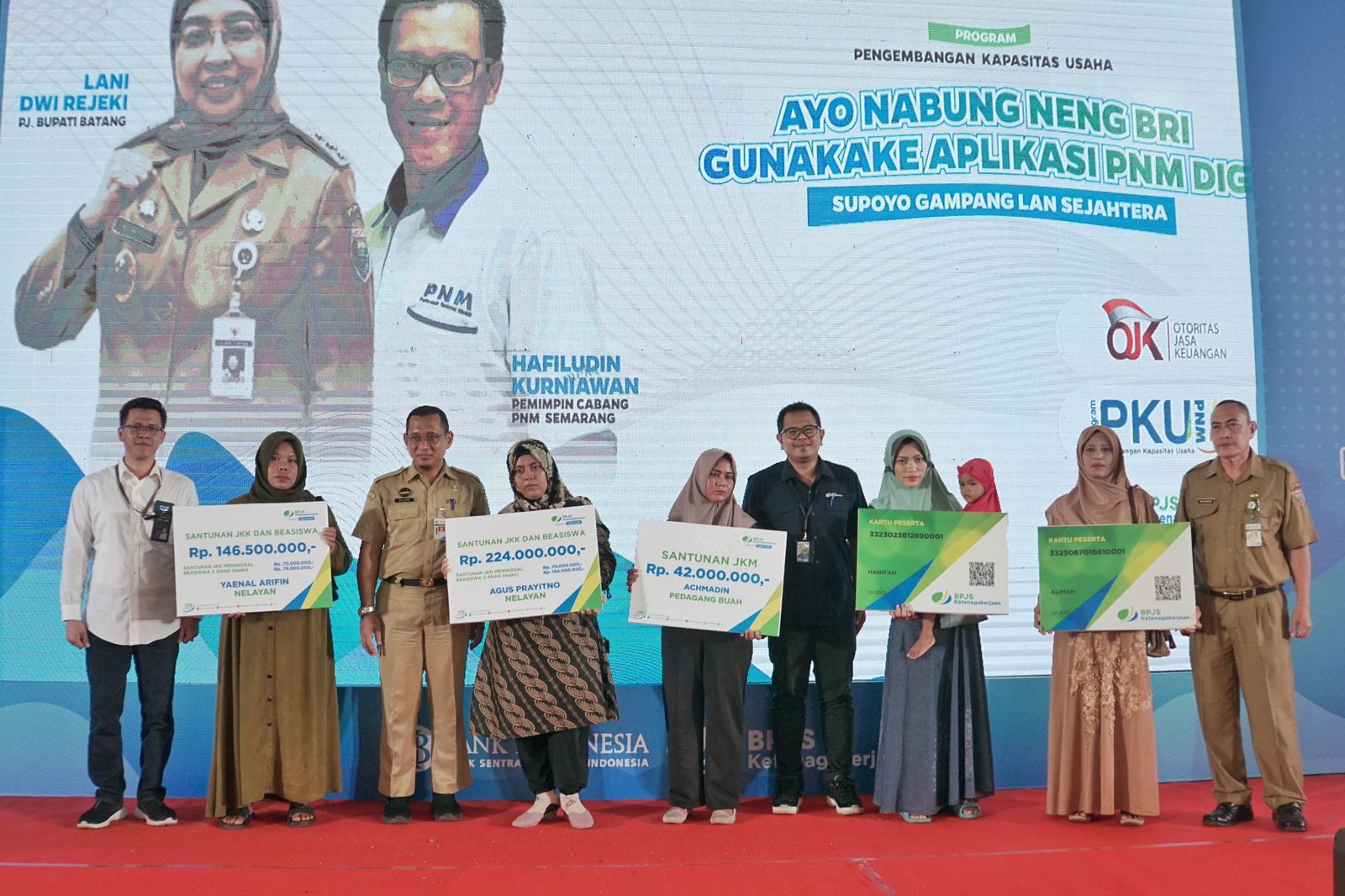  BPJS Ketenagakerjaan melakukan sosialisasi program kepada nasabah PNM di Kabupaten Batang, Jawa Tengah, Selasa (21/2).