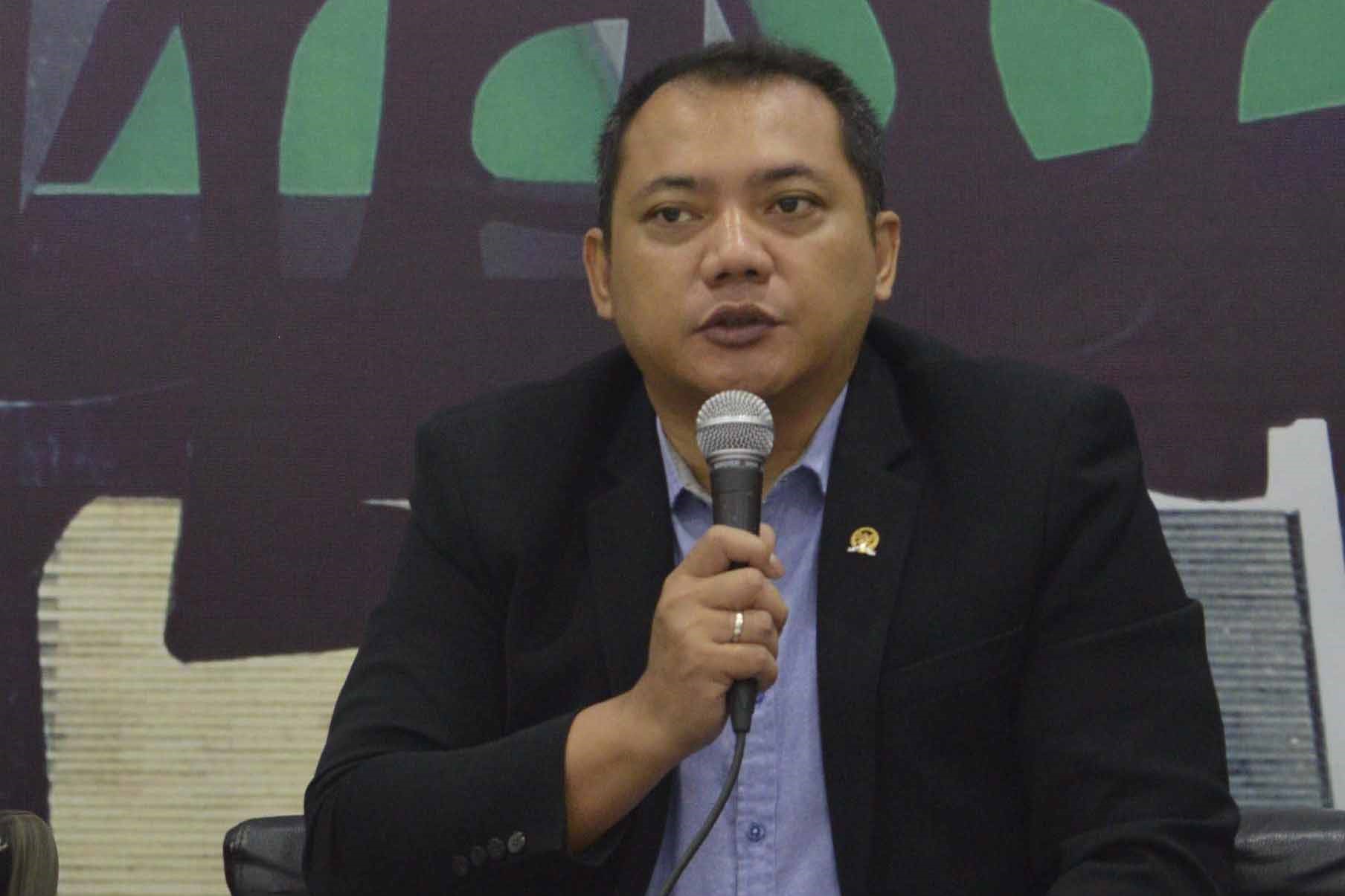 Taufik Basari.