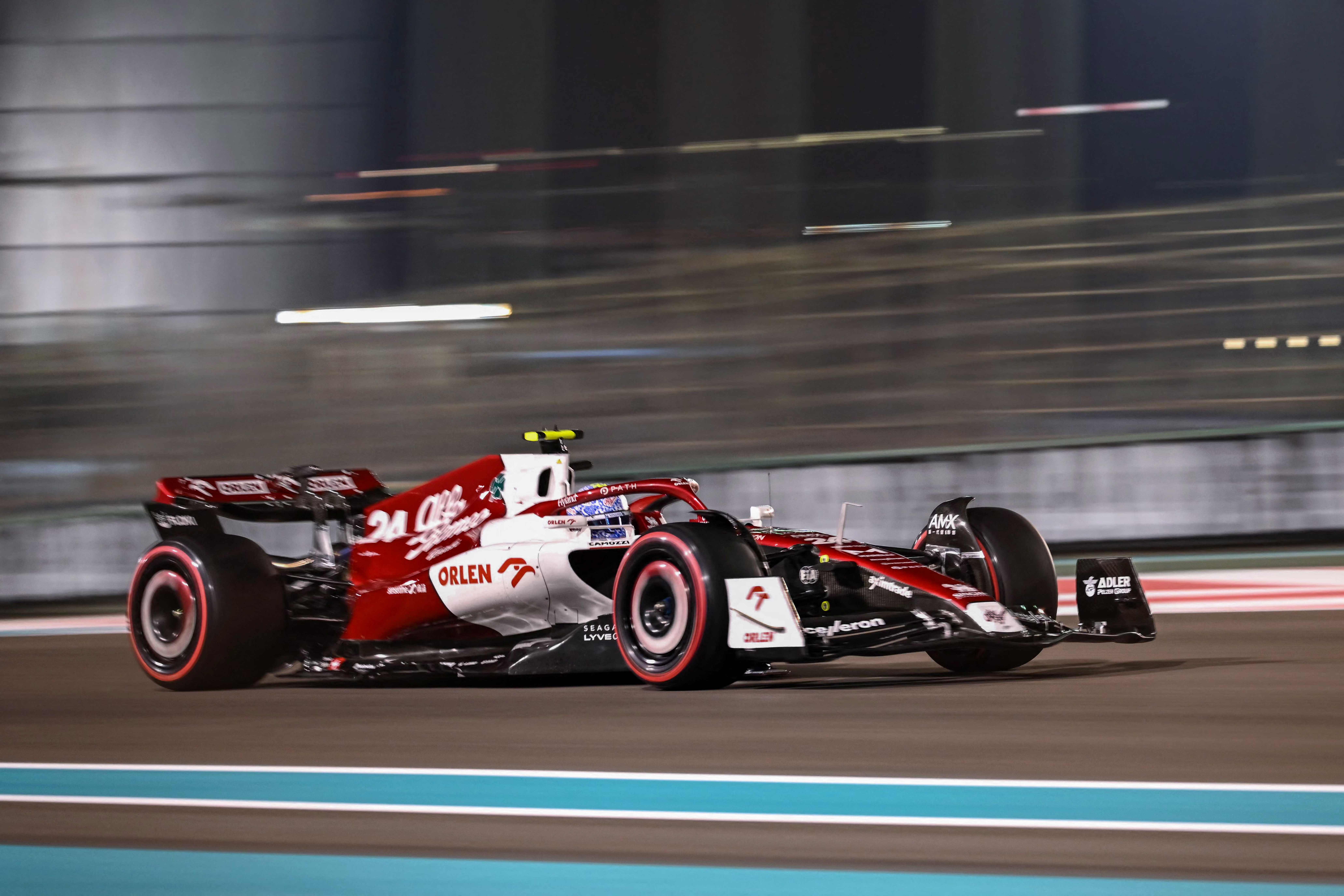 Aksi pembalap Alfa Romeo Zhou Guanyu di GP Abu Dhabi 