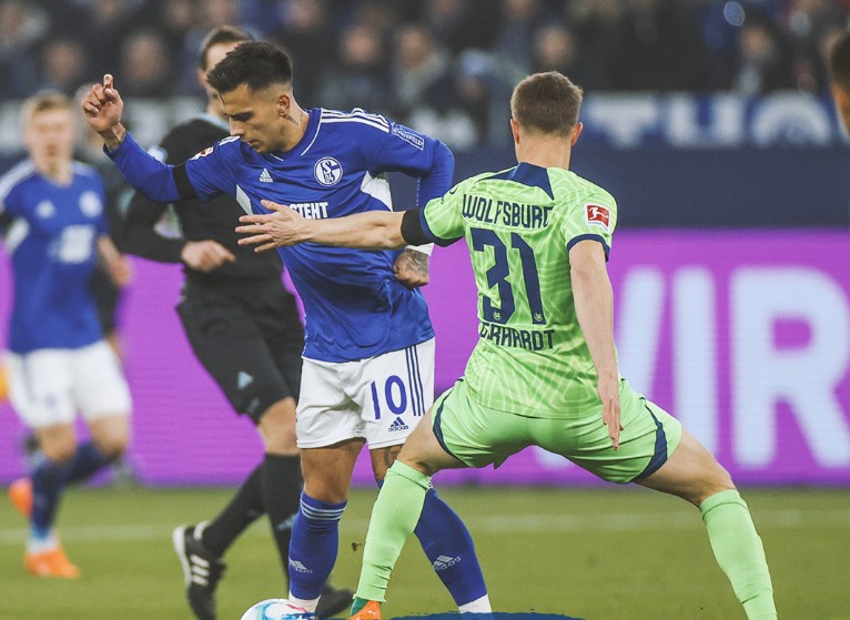 Laga Bundesliga antara Schalke dan Wolfsburg yang berakhir imbang tanpa gol.