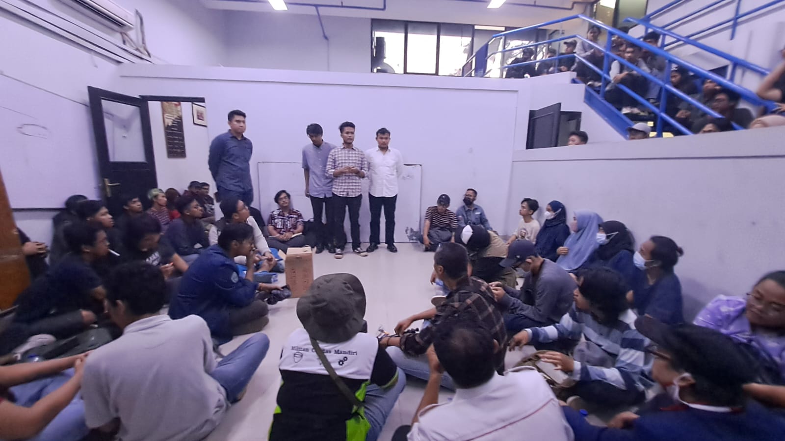 Pertemuan para ketua BEM dan organisasi sipil di aula Kepresma Trisakti Rabu (22/2/2023)