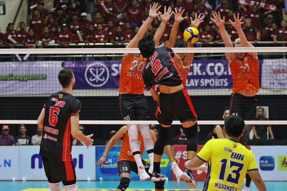 Tim voli putra Jakarta STIN BIN kalahkan Jakarta BNI 46, 3-1, di GOR Ken Arok, Malang, Jawa Timur, Kamis (9/2/2023)