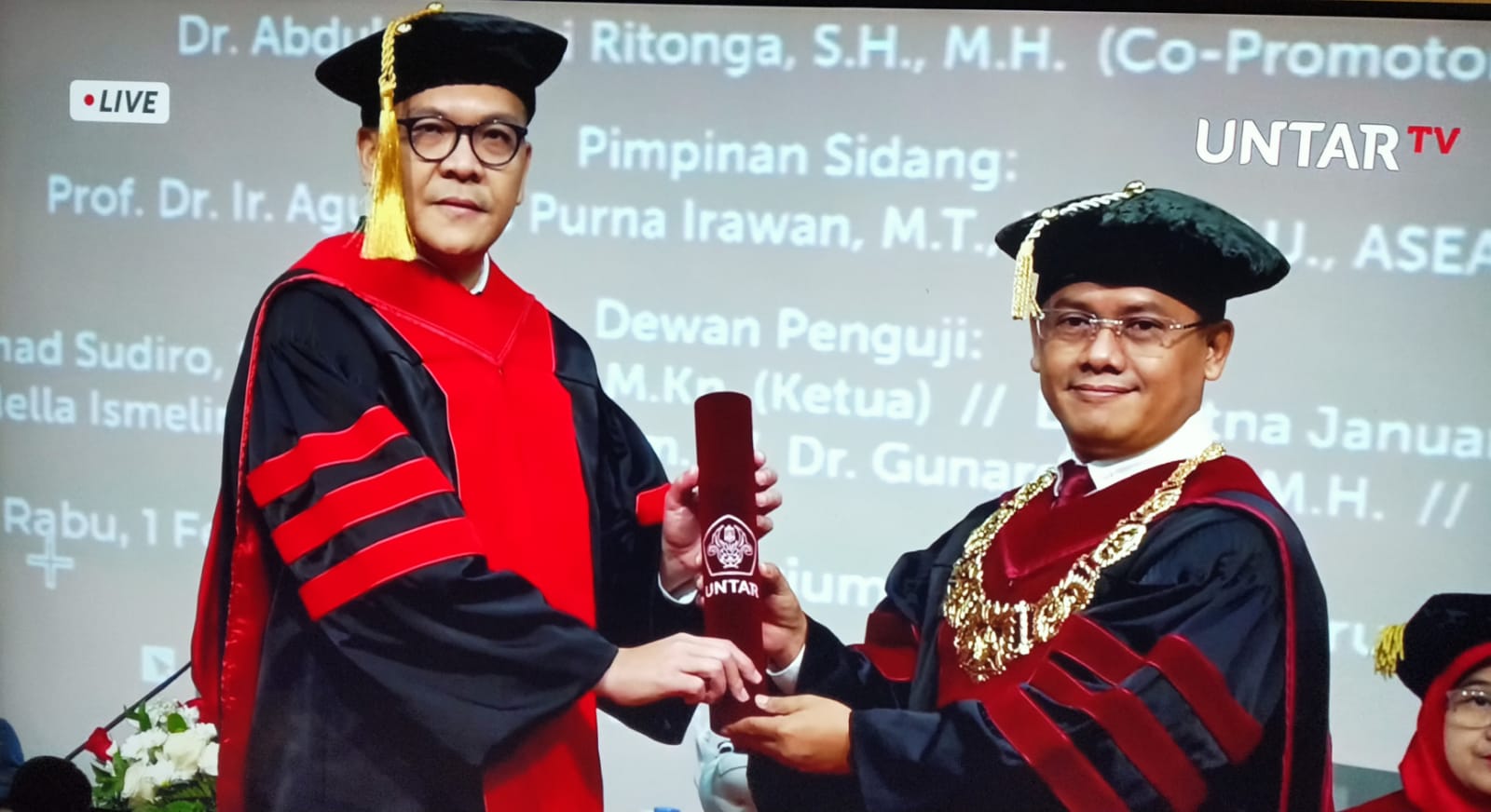 Rektor Universitas Tarumanegara, Prof. Dr. Ir. Agustinus Purna Irawan dan Doktor Hukum Alessandro Rey Nearson