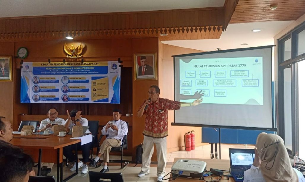  Tim Pengabdian Kepada Masyarakat (PKM) Fakultas Ekonomi Bisnis, Universitas Mercu Buana memberikan sosialisasi dan pelatihan UMKM di Jakbar