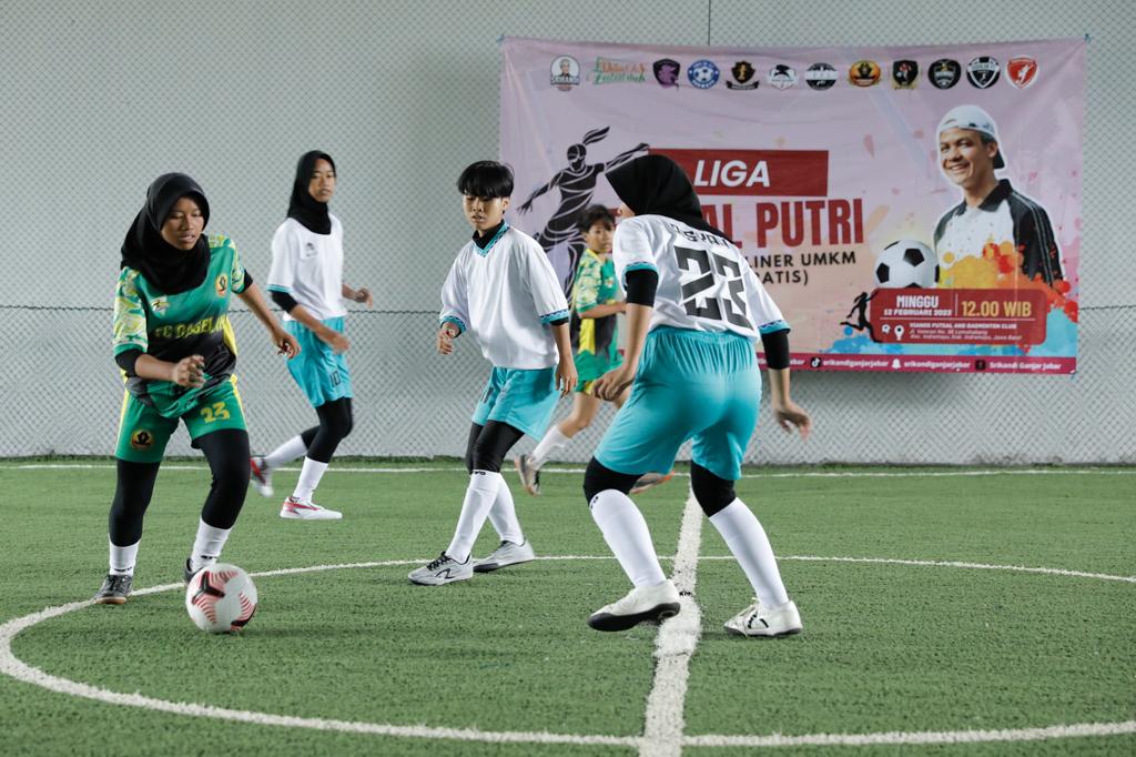 Kompetisi futsal putri di Vianos Futsal di Lemahabang, Kecamatan Indramayu, Kabupaten Indramayu, Jabar, yang dihelat Srikandi Ganjar, Mingg