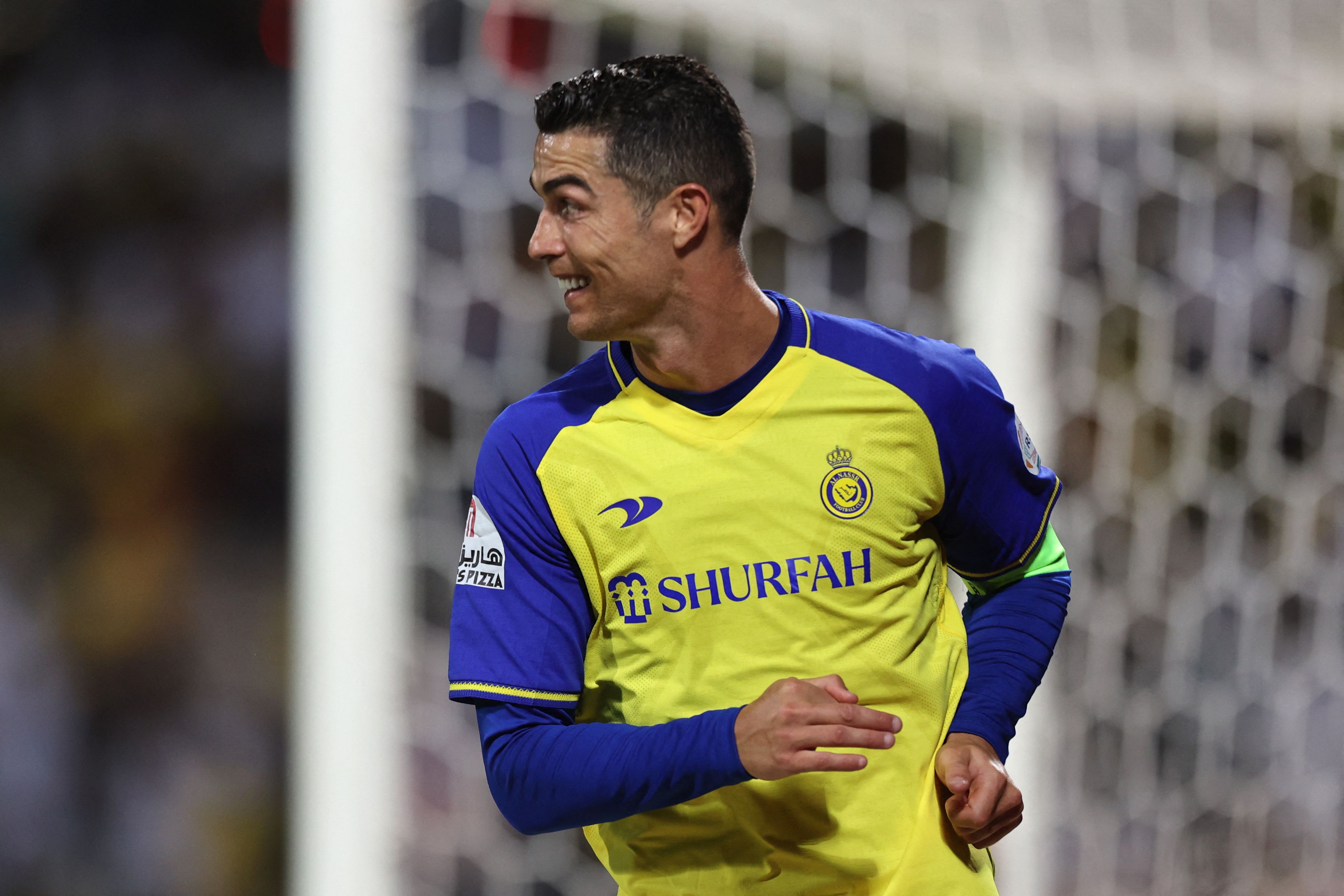 Penyerang Al Nassr Cristiano Ronaldo melakukan selebrasi usai mencetak gol ke gawang Al Wehda di laga Liga Pro Arab Saudi.