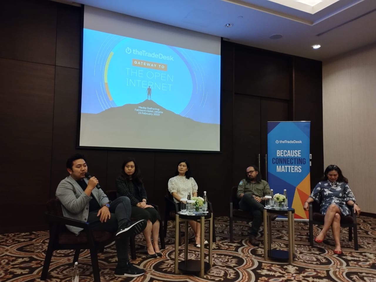 Pemaparan hasil riset tentang pola konsumsi digital masyarakat Indonesia