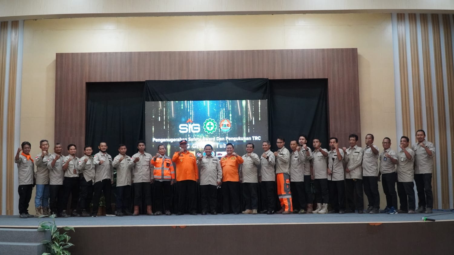 Karyawan PT Semen Indonesia Tuban menggelar peringatan Bulan Keselamatan dan Kesehatan Kerja 