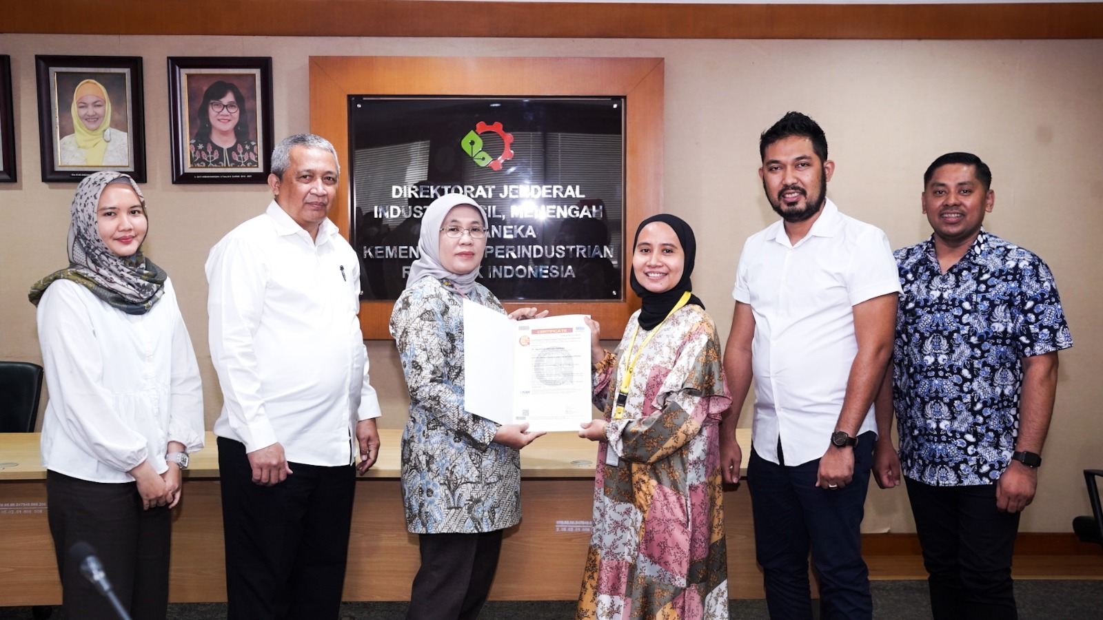 Perusahaan PT Magfood Inovasi Pangan meraih sertifikat HACCP dari Kemenperin di Jakarta, baru-baru ini.