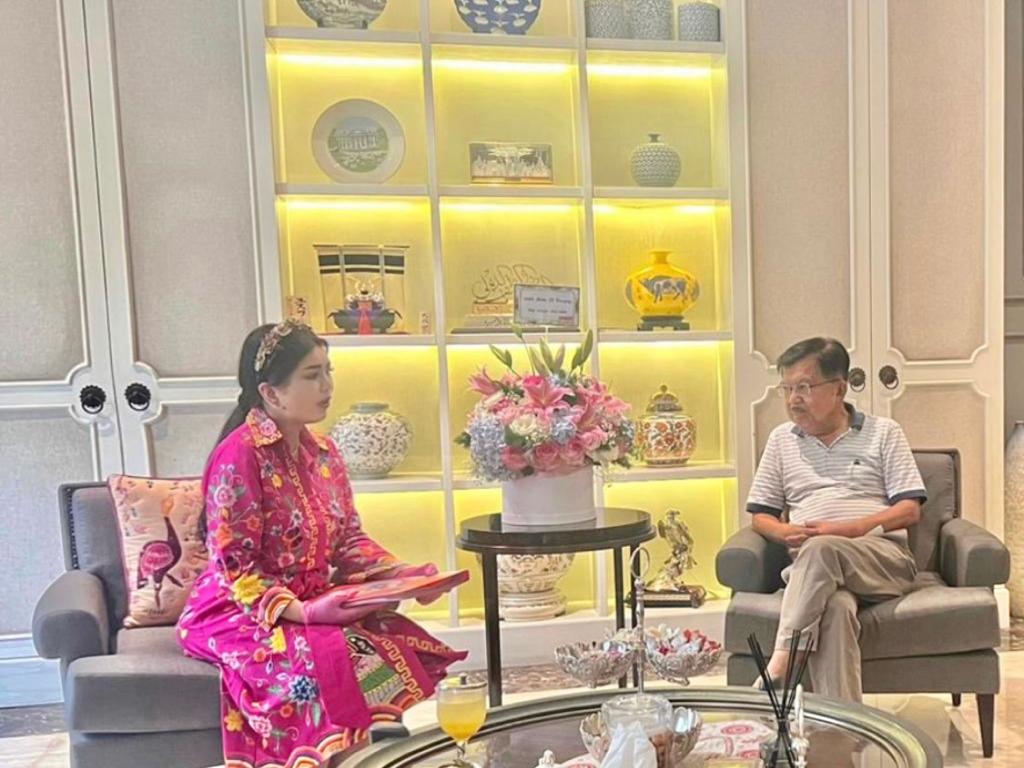 Pertemuan Presiden WOCPM Prof. Dr. Deby Vinski, MS.c, Ph.D, dan mantan Wapres Jusuf Kallla di Jakarta.